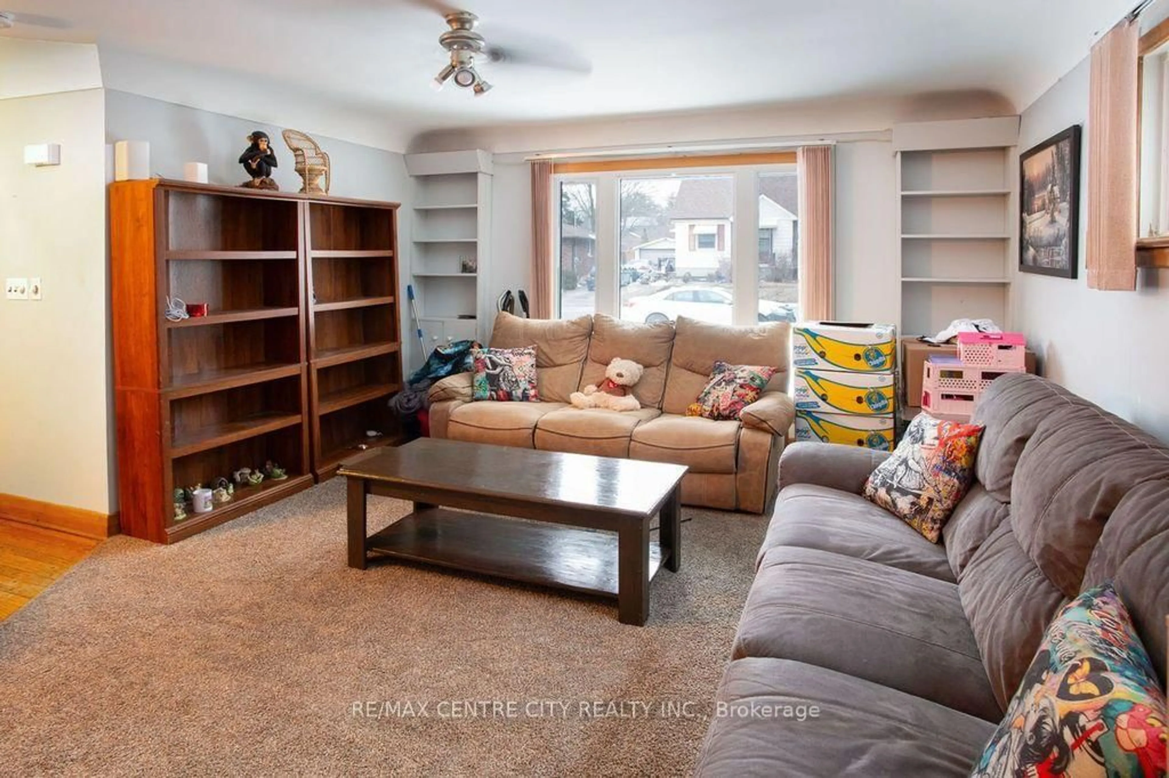 Living room with furniture, unknown for 664 Miller St, Woodstock Ontario N4S 5K1