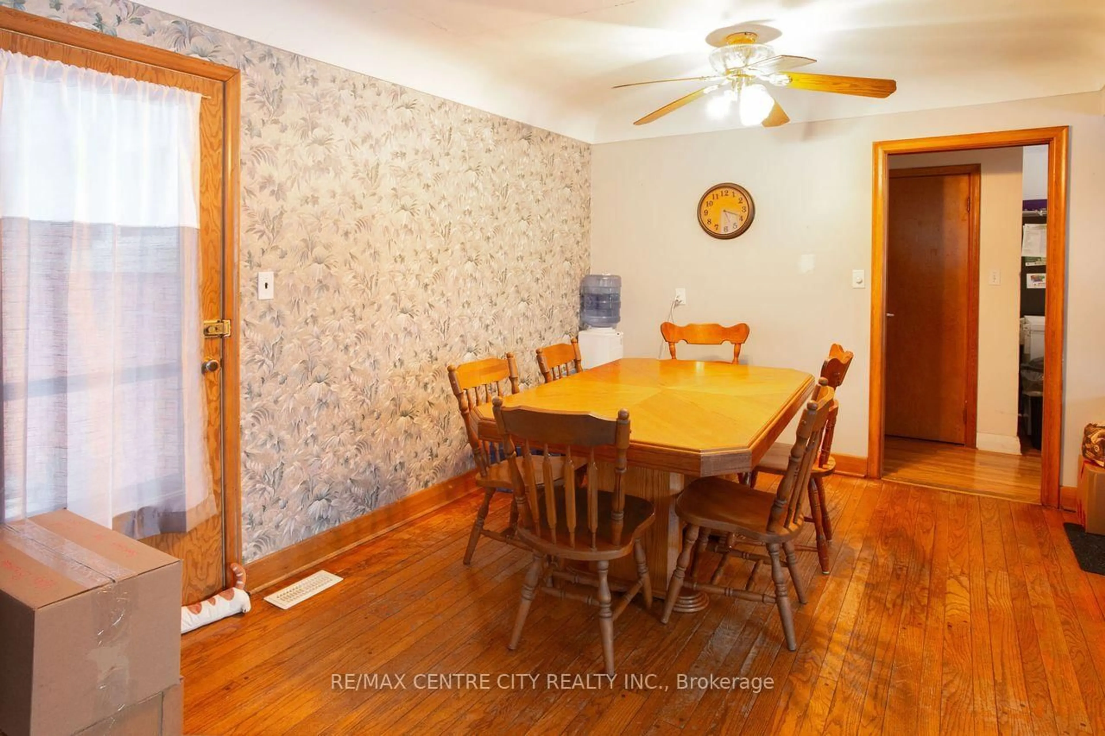 Dining room, wood/laminate floor for 664 Miller St, Woodstock Ontario N4S 5K1