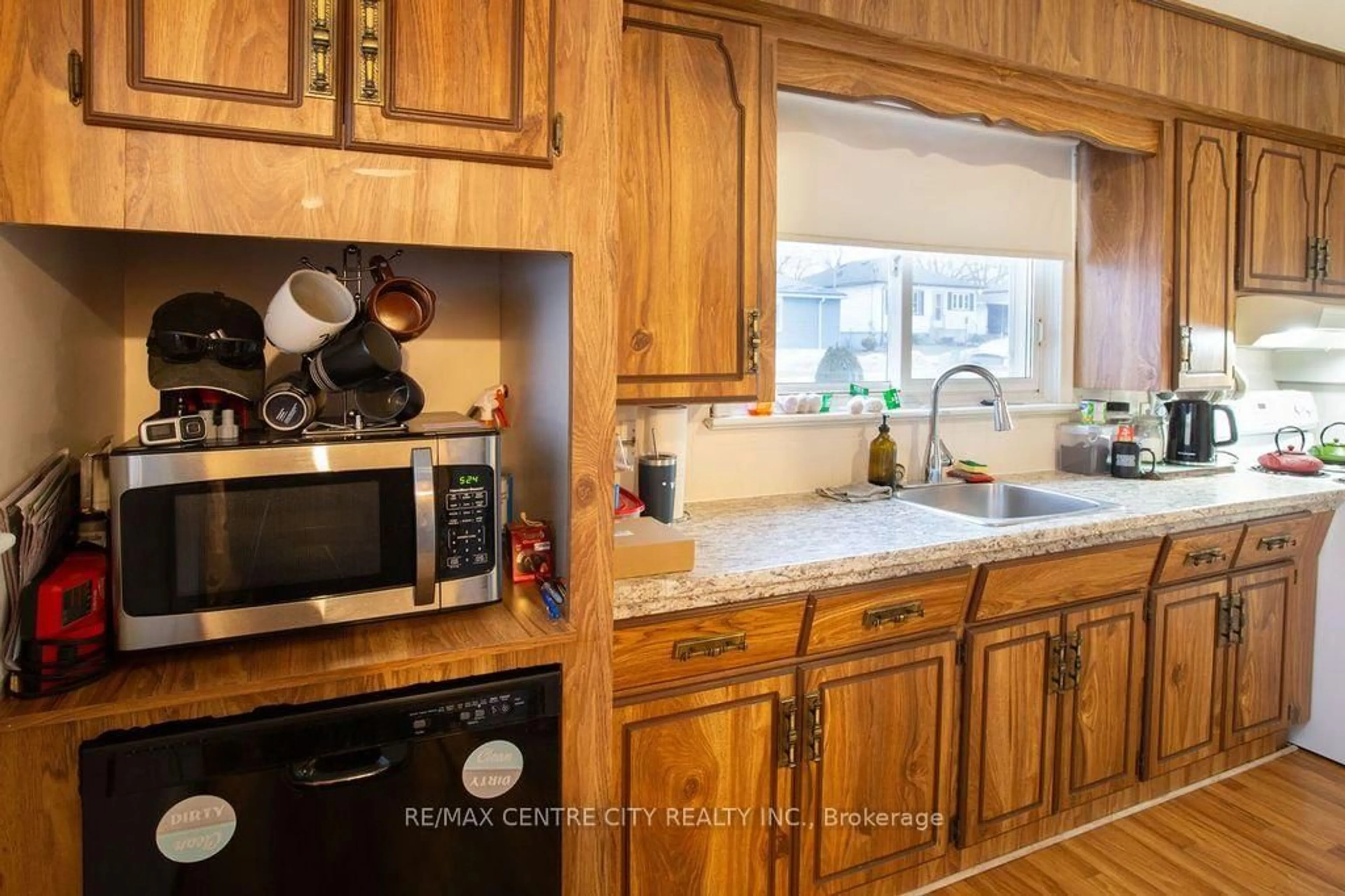 Standard kitchen, unknown for 664 Miller St, Woodstock Ontario N4S 5K1