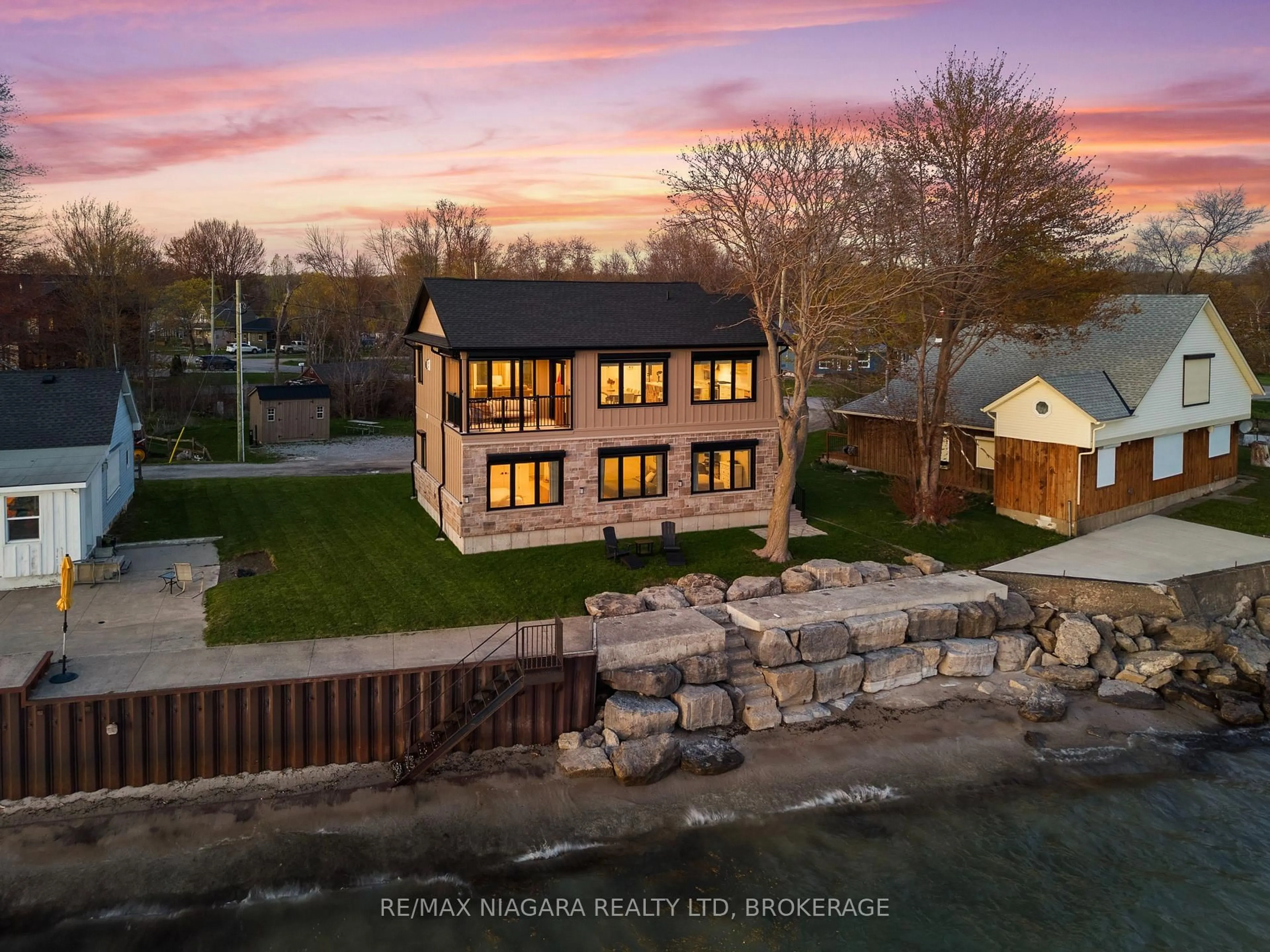 A pic from outside/outdoor area/front of a property/back of a property/a pic from drone, building for 11605 Beach Rd, Wainfleet Ontario L0S 1V0