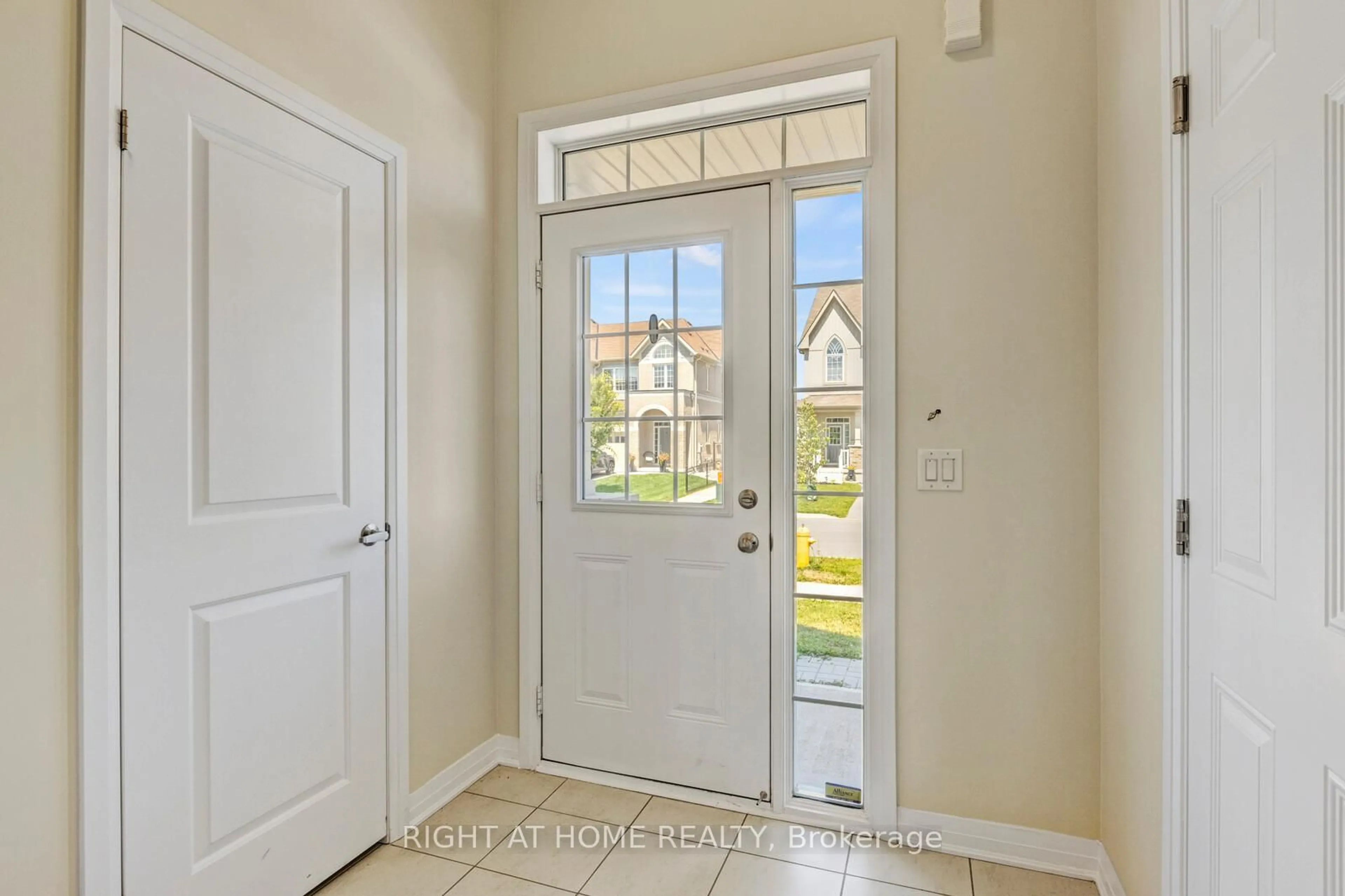 Indoor entryway for 4147 Cherry Heights Blvd, Lincoln Ontario L0R 1B6