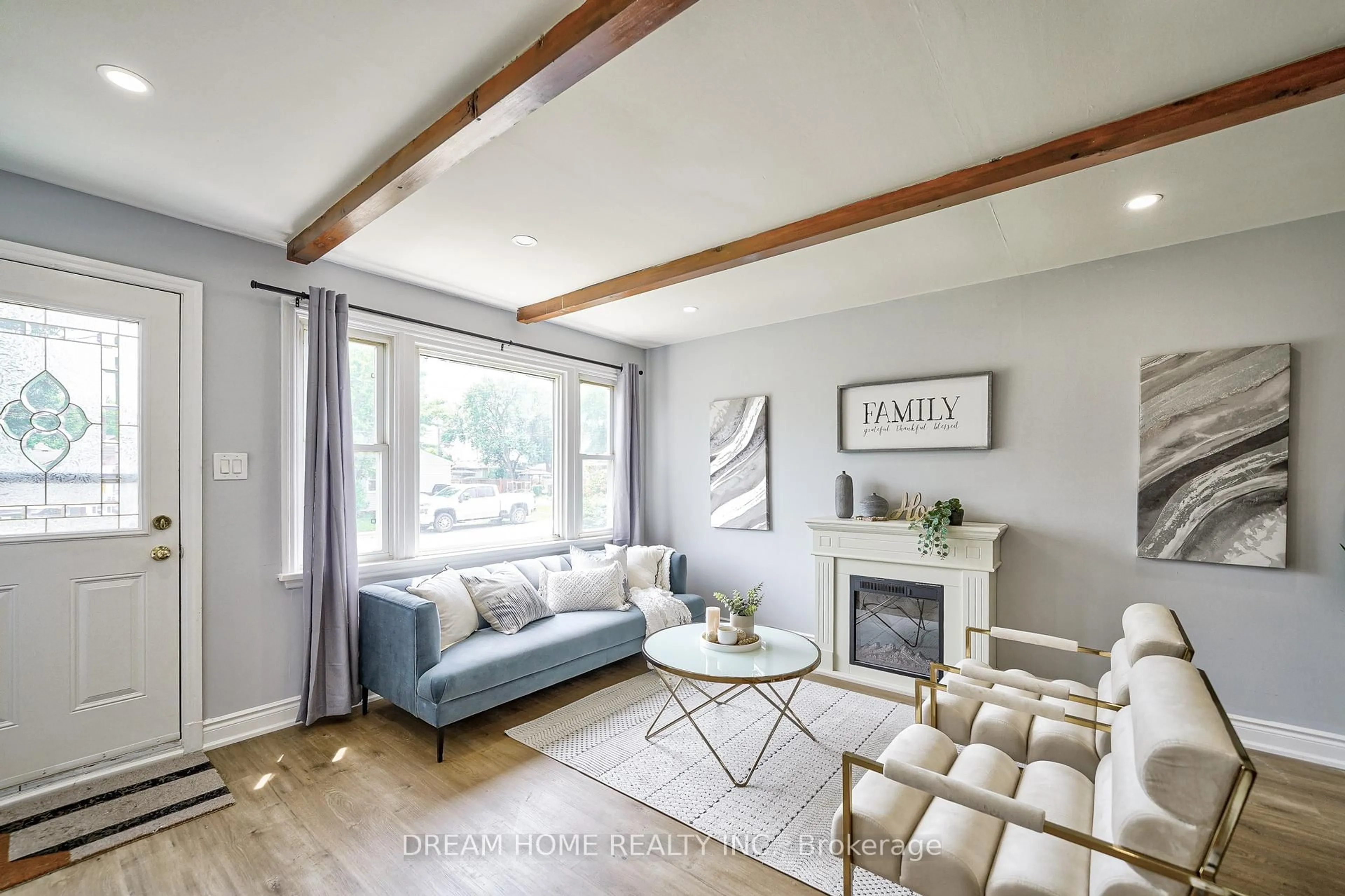 Living room with furniture, wood/laminate floor for 31 Warren Rd, St. Catharines Ontario L2P 1K7