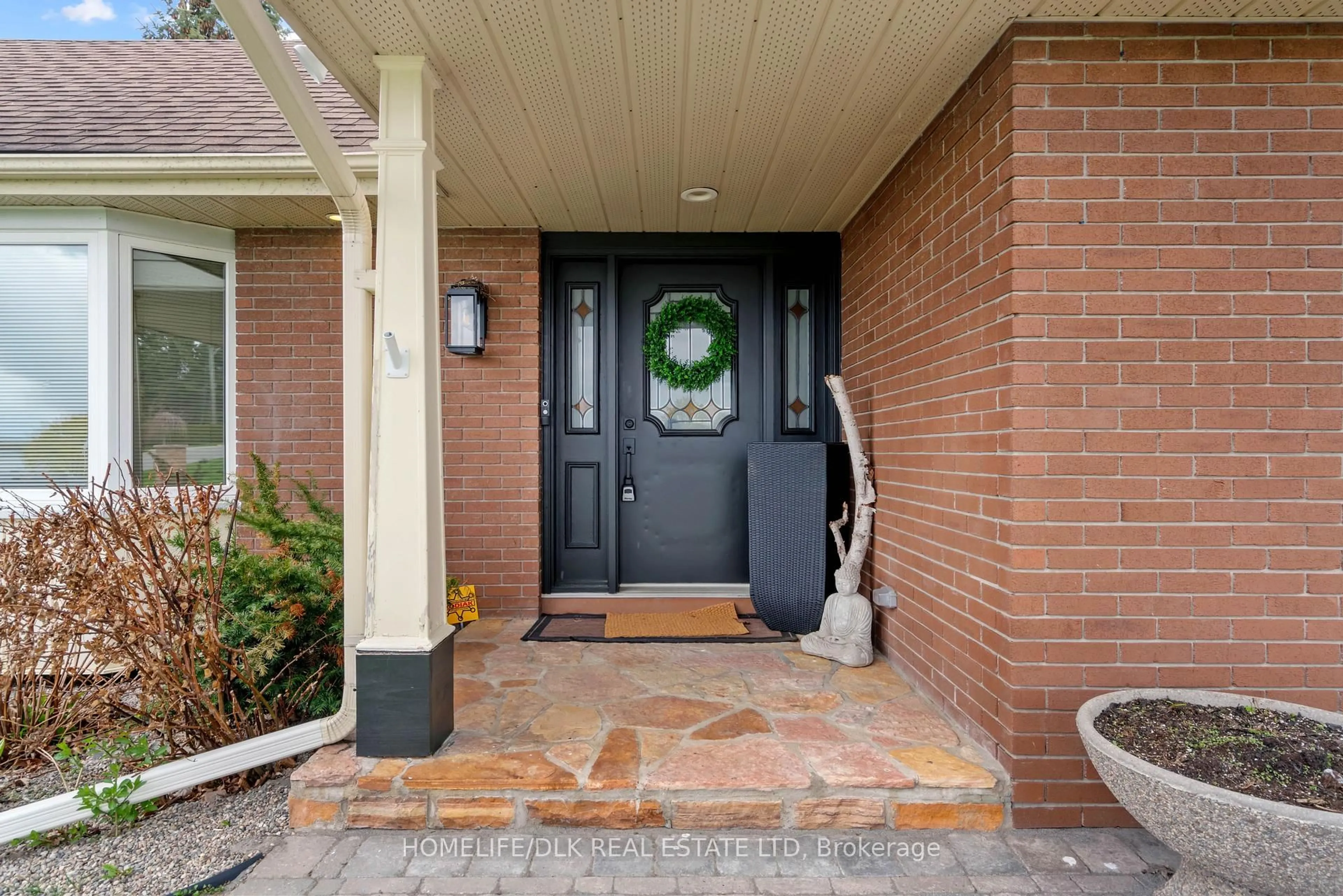 Indoor entryway for 1102 Burnside Dr, Augusta Ontario K6V 5T1