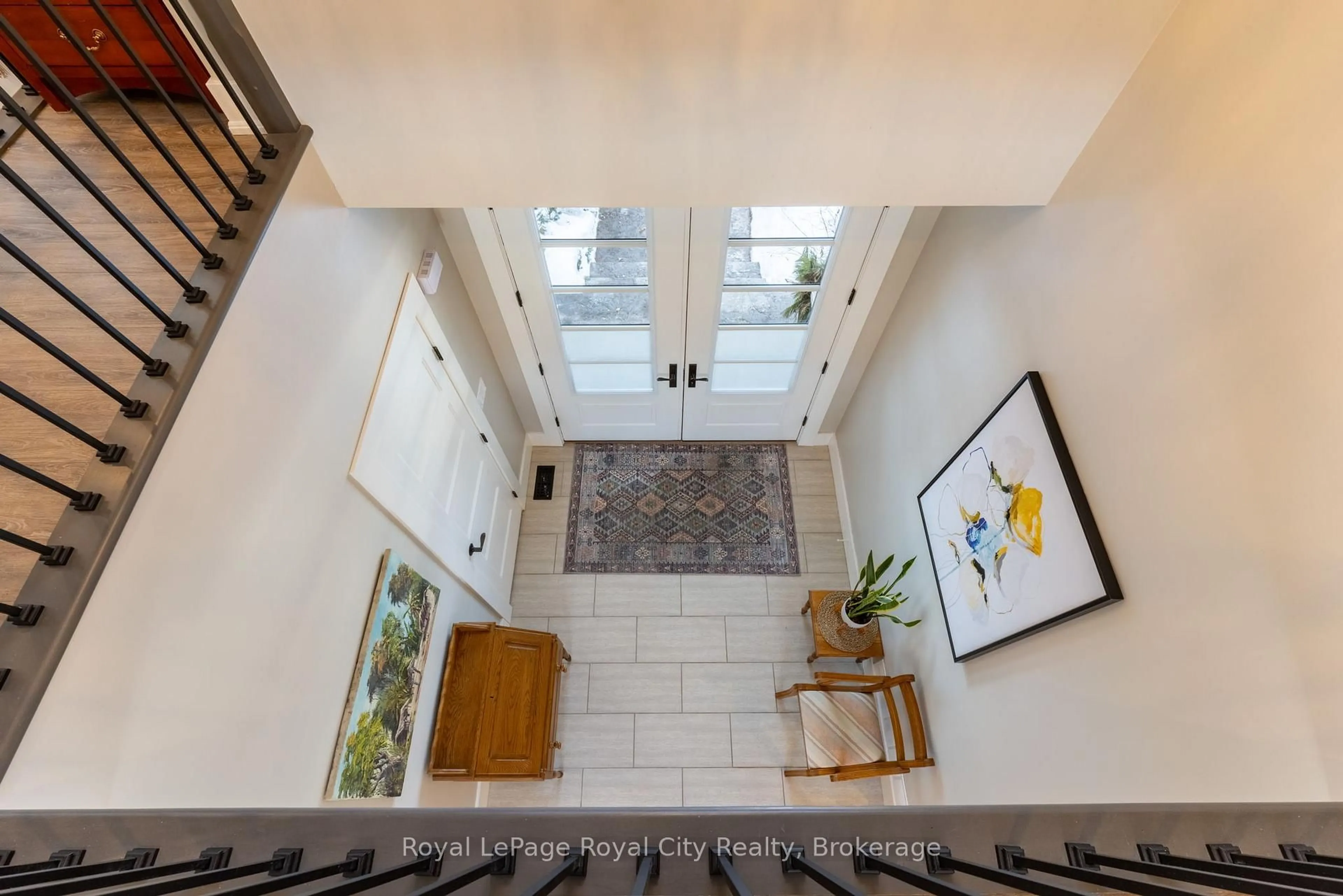 Indoor foyer for 255 Normandy Ave, Waterloo Ontario N2K 1X6