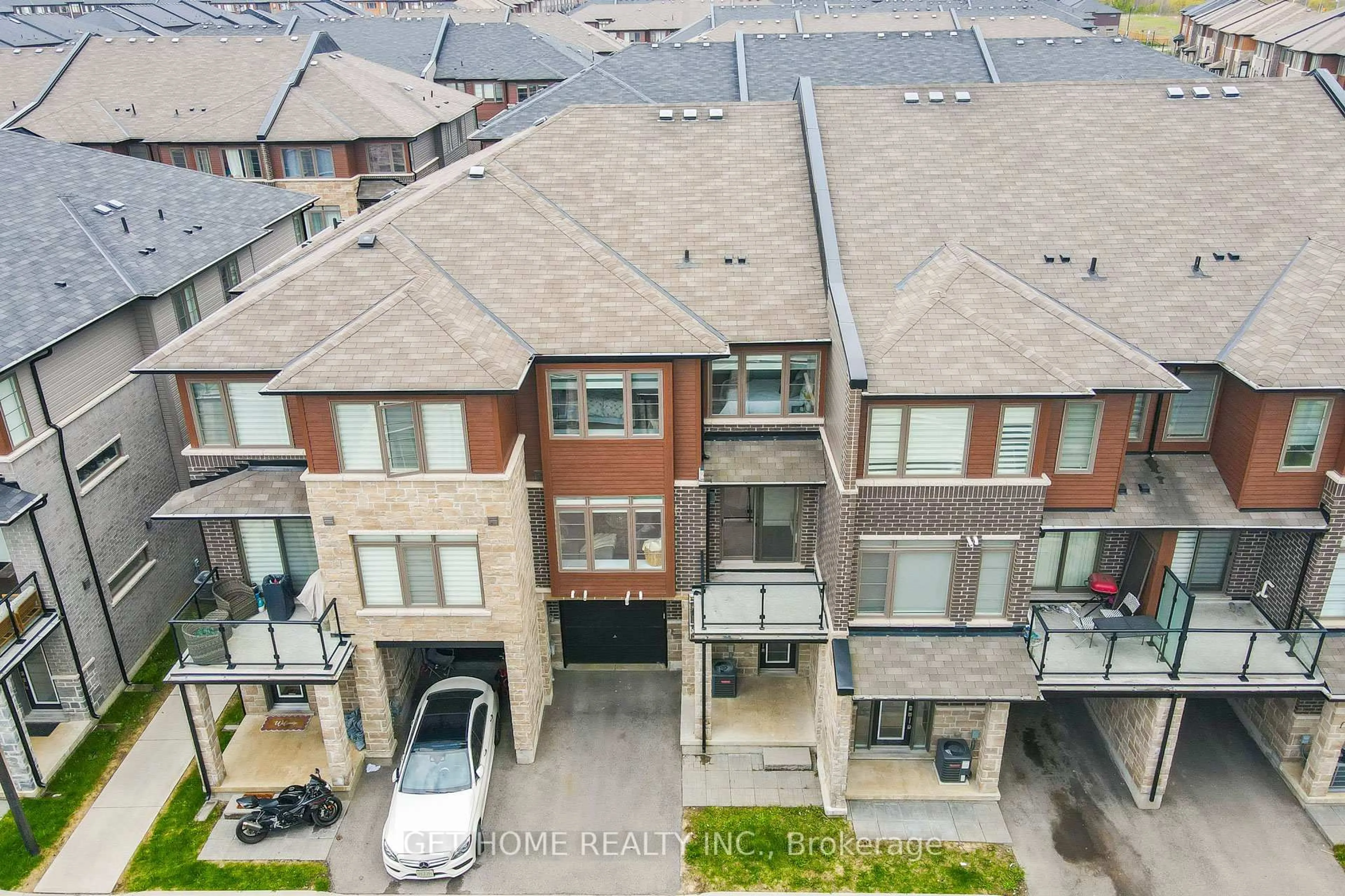 A pic from outside/outdoor area/front of a property/back of a property/a pic from drone, unknown for 30 Times Square Blvd #140, Hamilton Ontario L8J 0M1