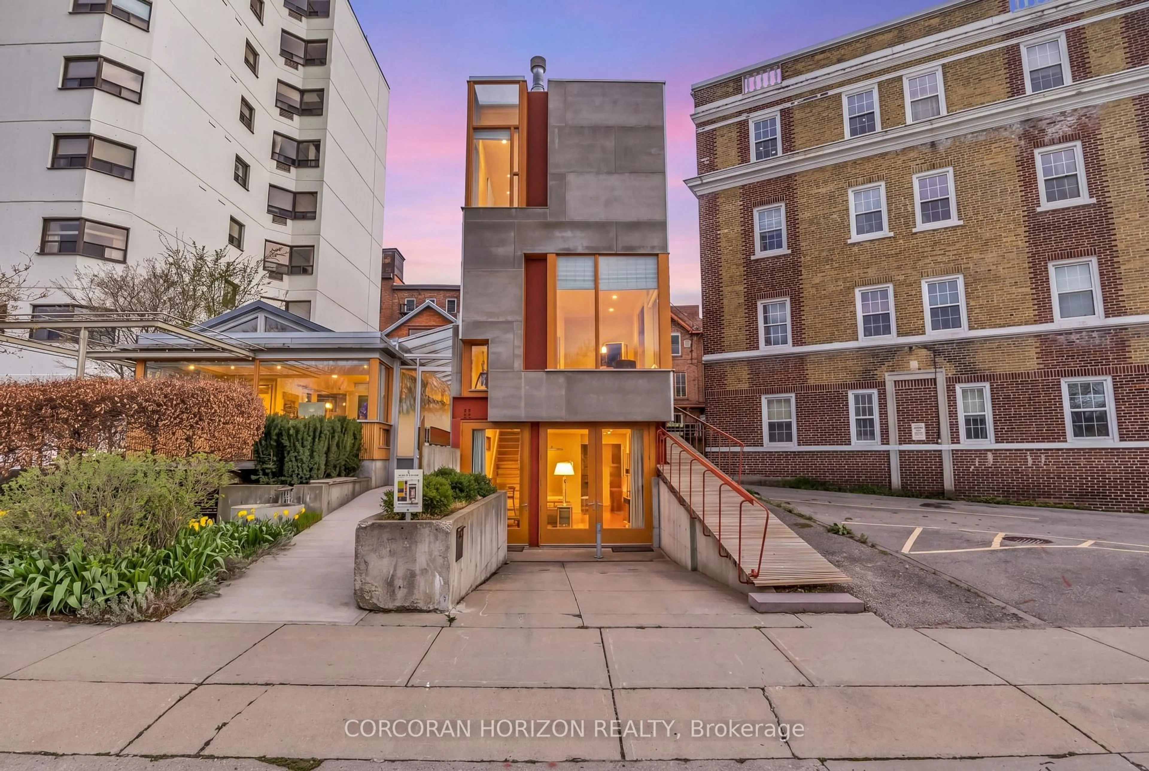 Patio, building for 7 Coburg St, Stratford Ontario N5A 3E4