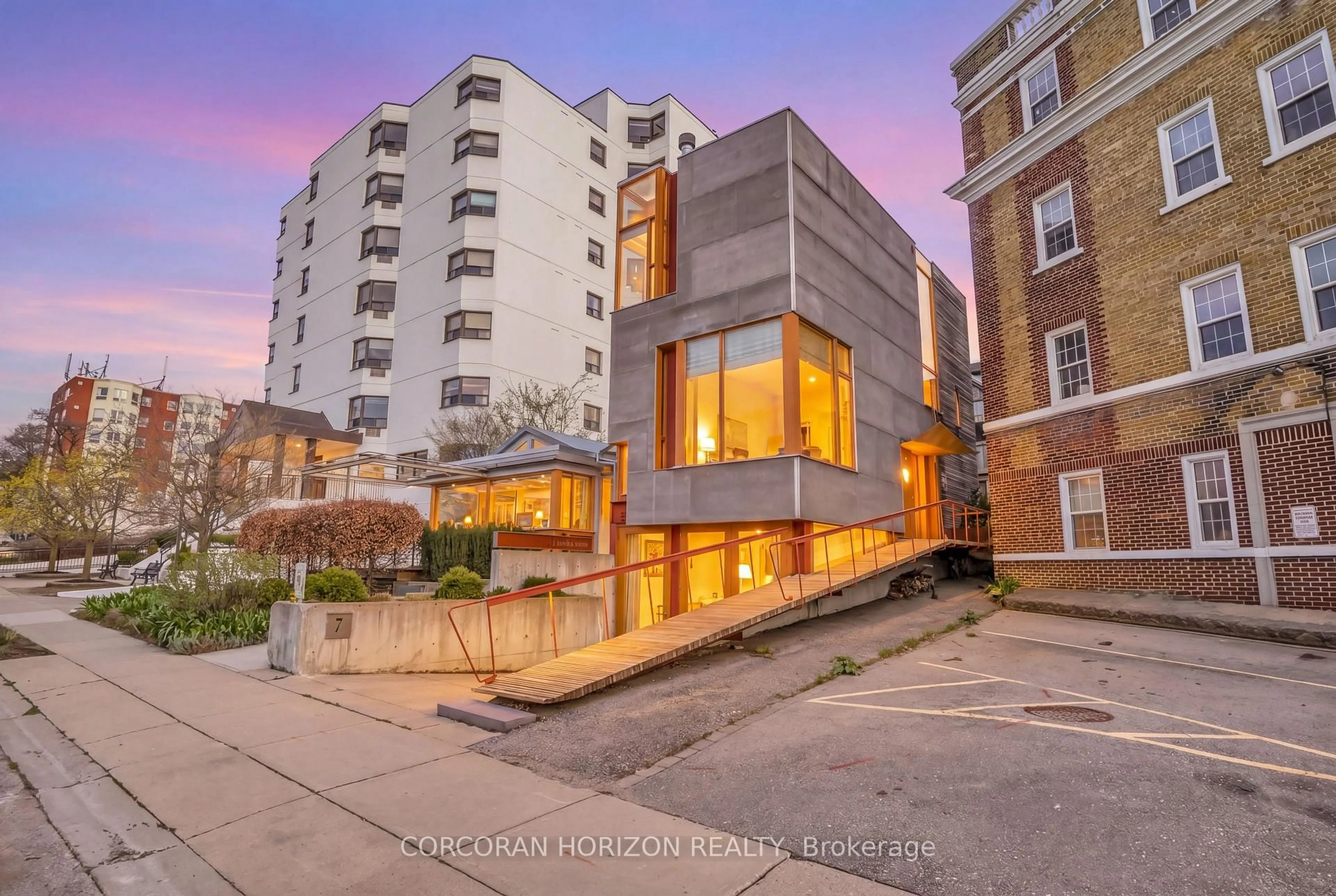 A pic from outside/outdoor area/front of a property/back of a property/a pic from drone, unknown for 7 Coburg St, Stratford Ontario N5A 3E4