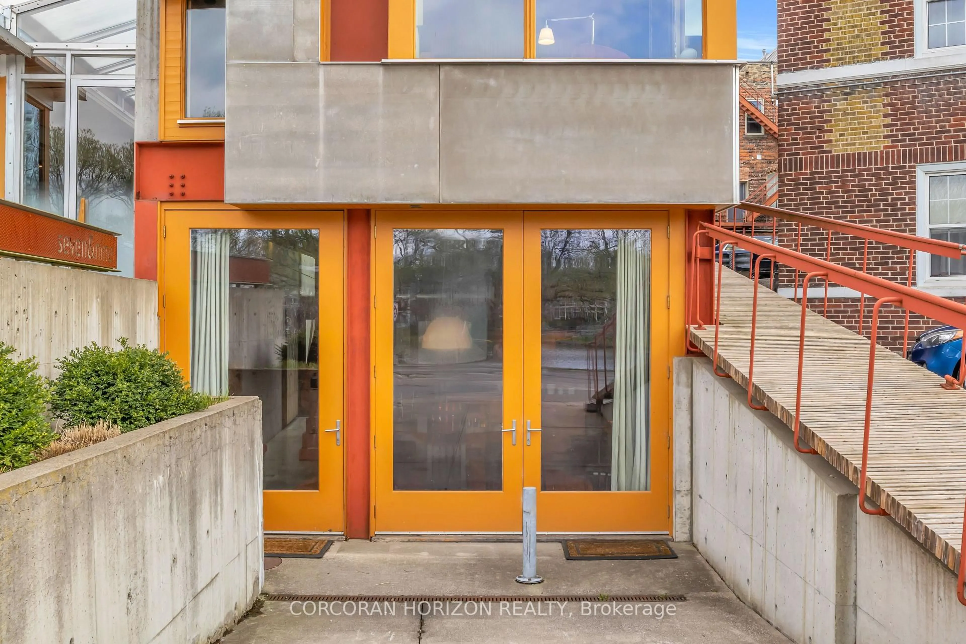Indoor entryway for 7 Coburg St, Stratford Ontario N5A 3E4