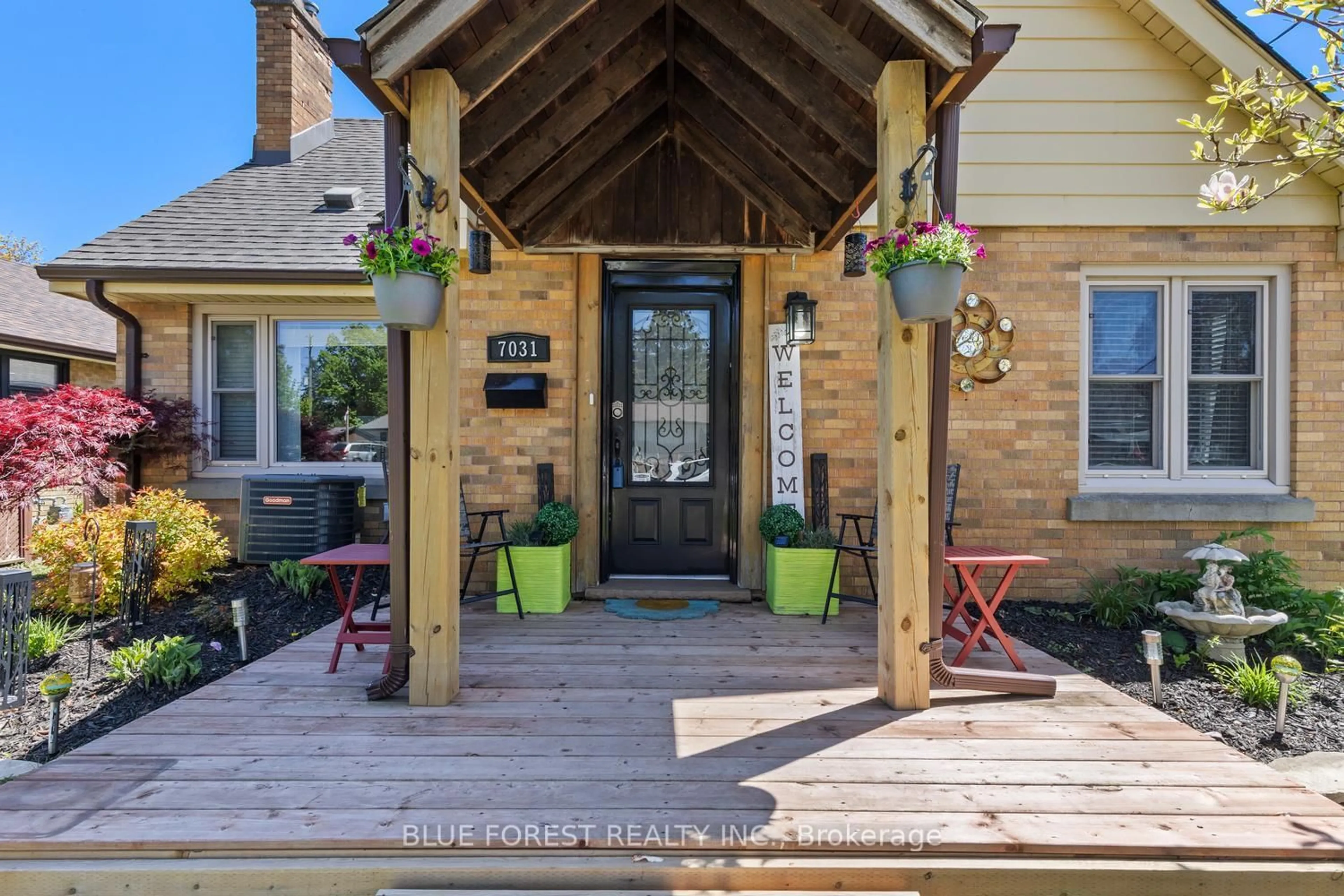 Indoor entryway for 7031 Beattie St, London South Ontario N6P 1A2