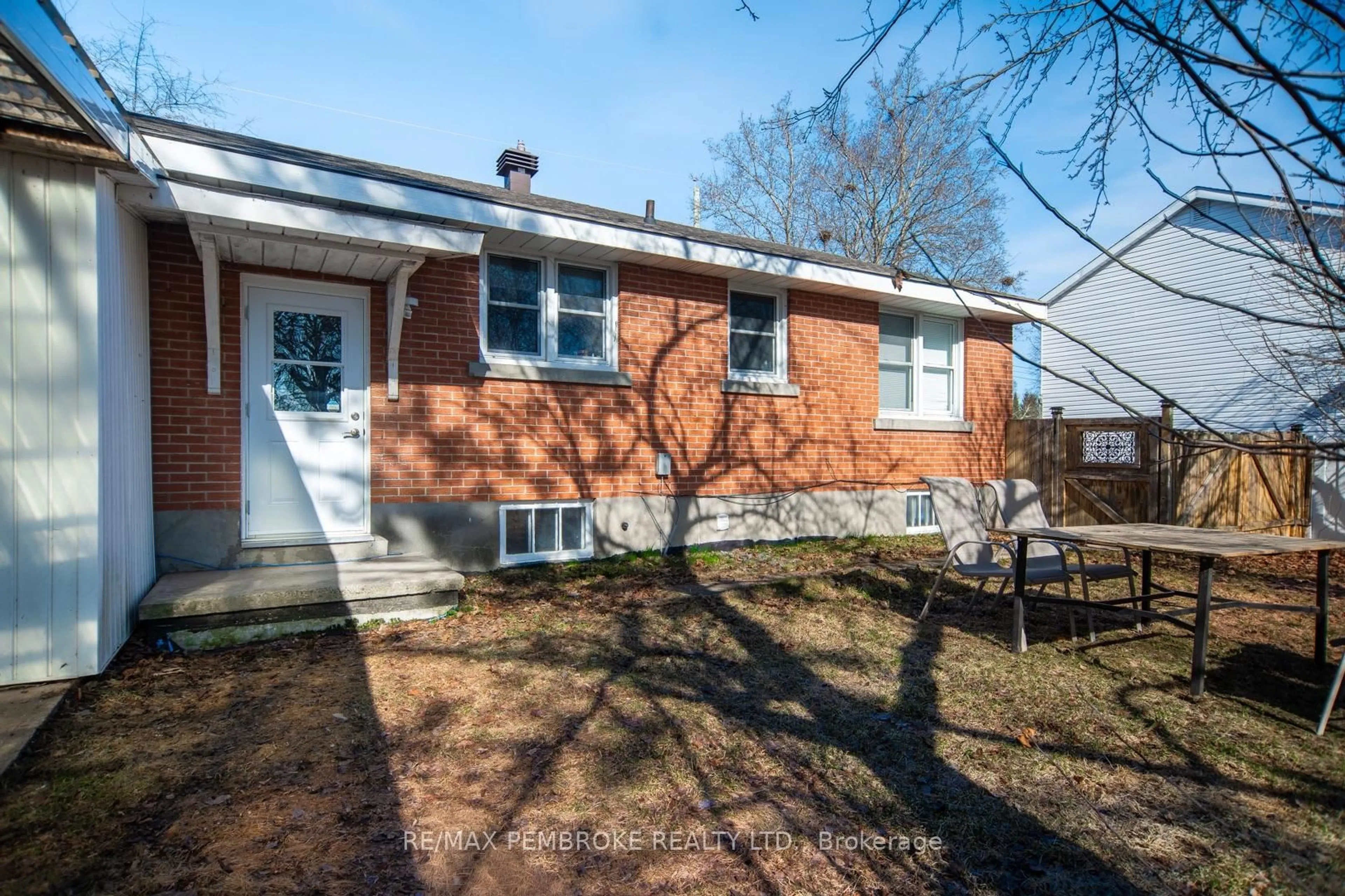 Home with brick exterior material, street for 251 Broadview Dr, Pembroke Ontario K8A 2A1
