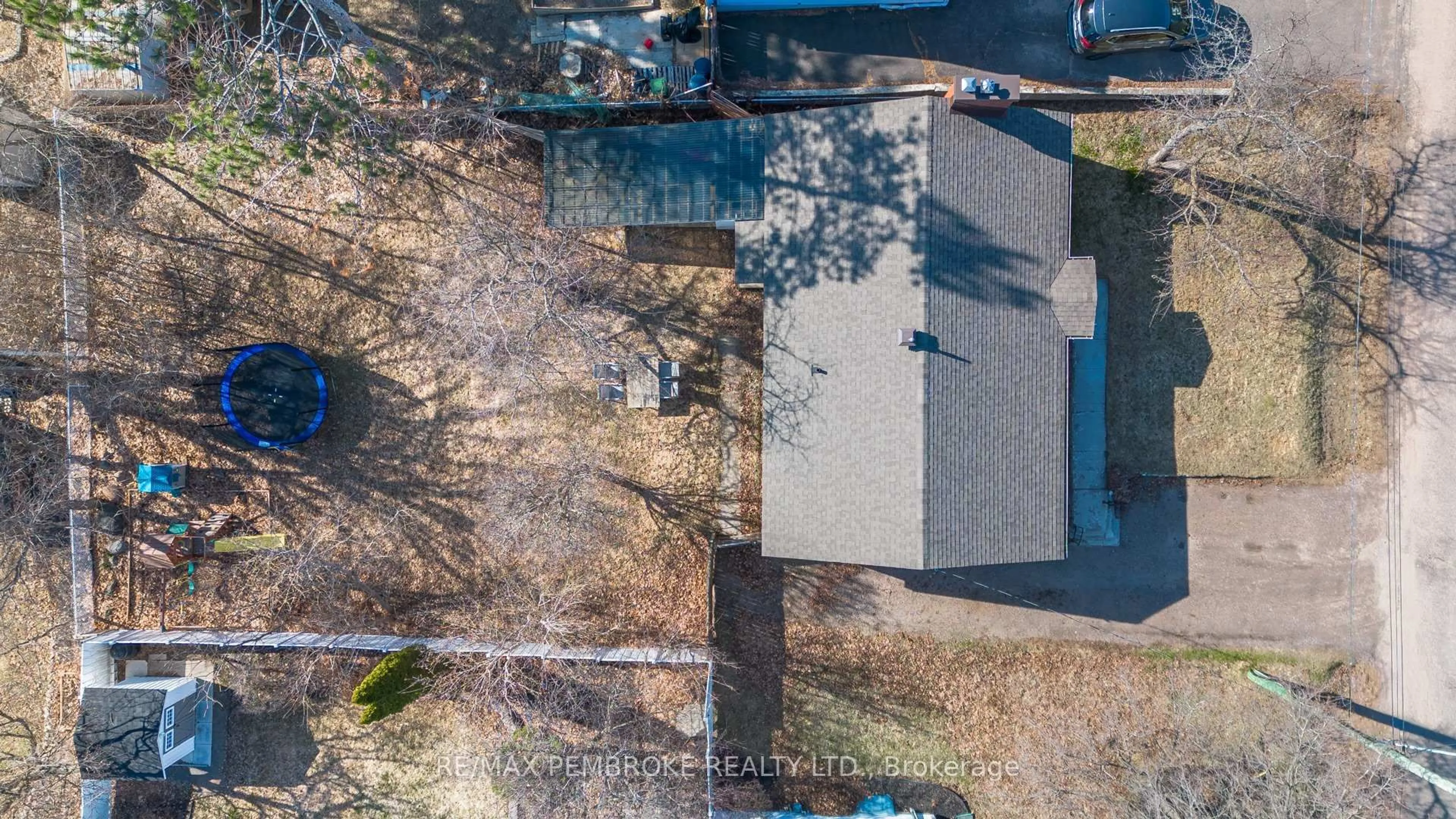 A pic from outside/outdoor area/front of a property/back of a property/a pic from drone, unknown for 251 Broadview Dr, Pembroke Ontario K8A 2A1