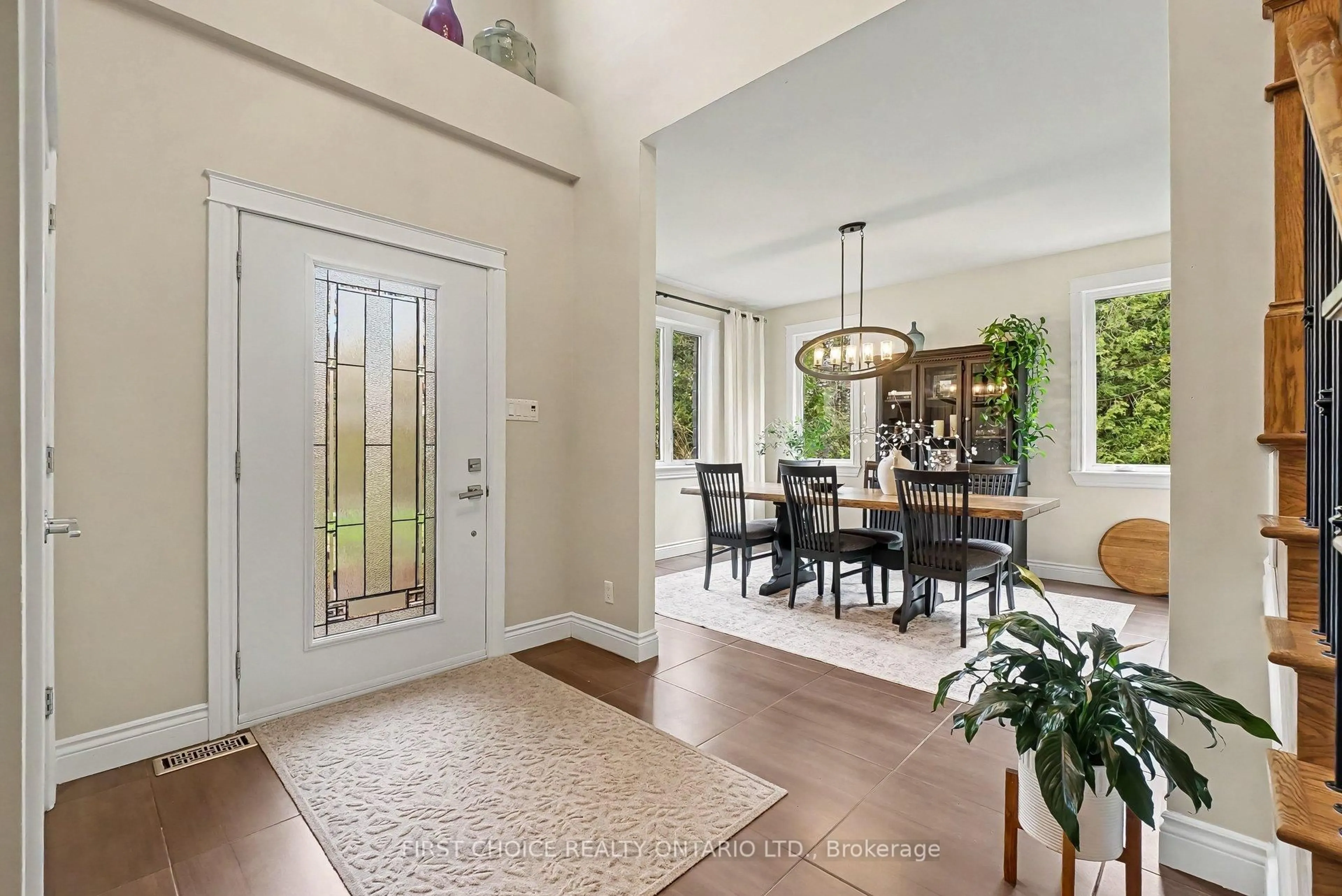 Indoor entryway for 1958 Baseline Rd, Clarence-Rockland Ontario K0A 1N0