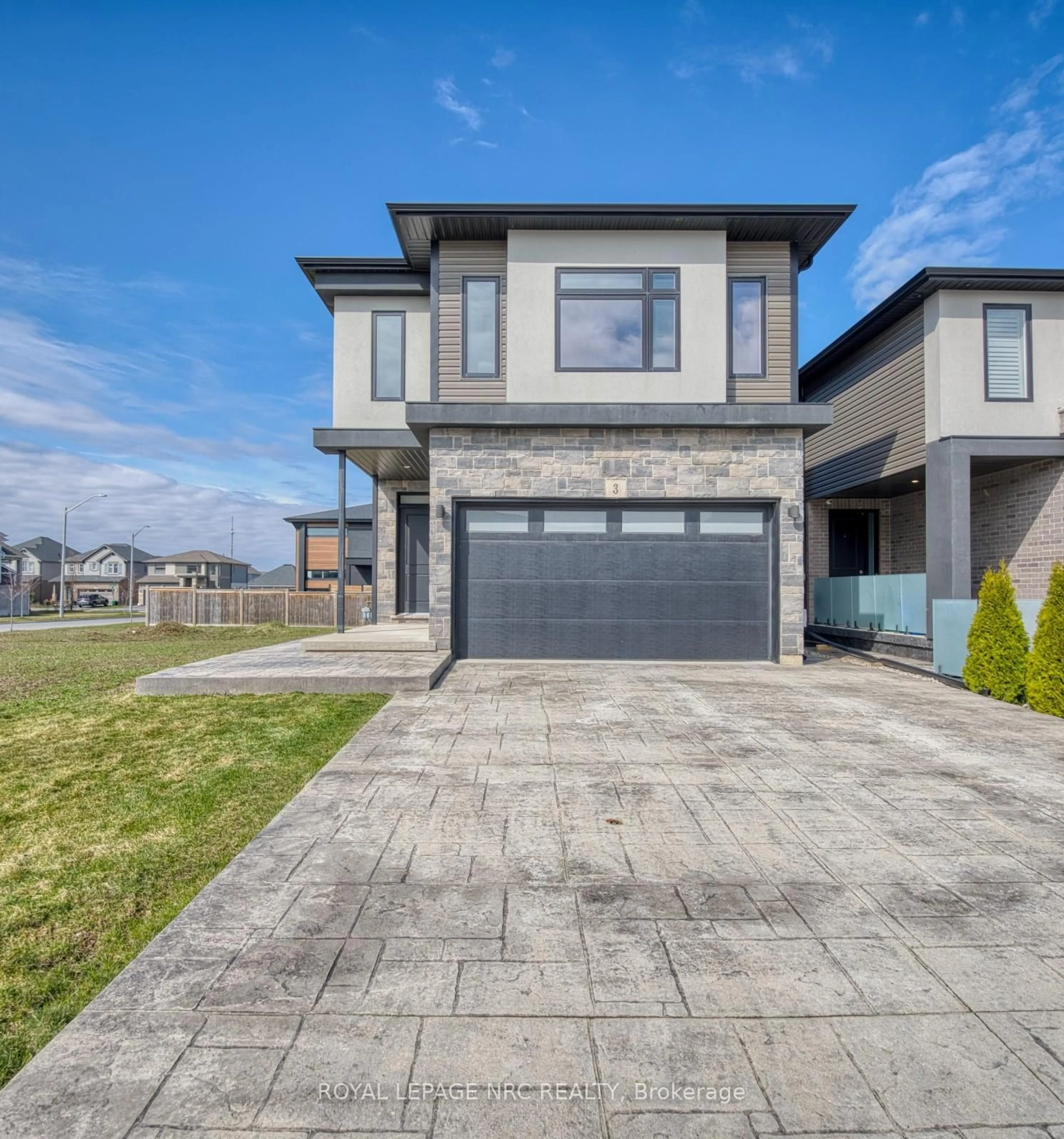 Home with brick exterior material, street for 3 DAMUDE Ave, Thorold Ontario L2V 0G7