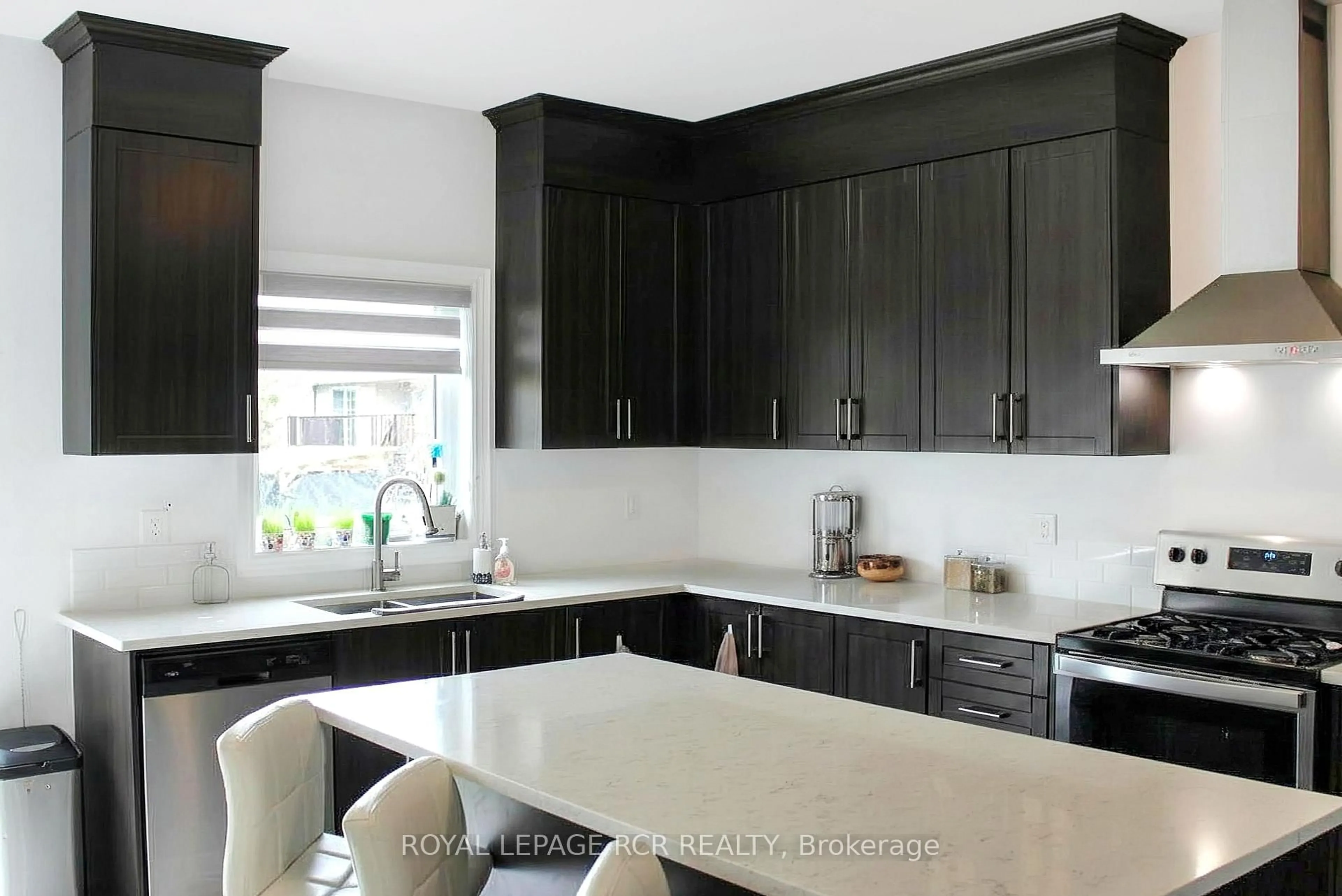 Contemporary kitchen, ceramic/tile floor for 107 Werry Ave, Southgate Ontario N0C 1B0