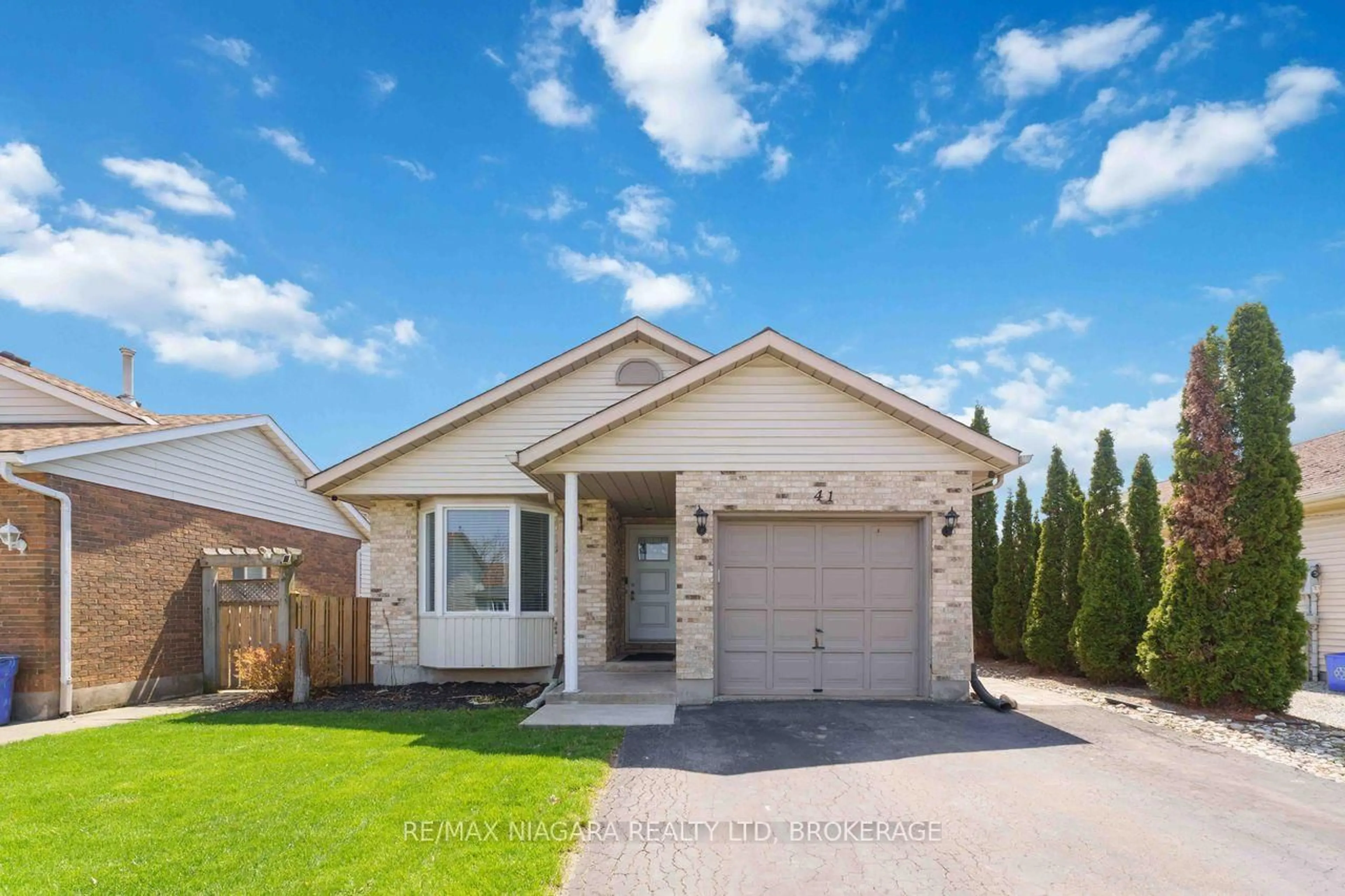 Home with brick exterior material, street for 41 Eastwood Dr, Welland Ontario L3C 6W1