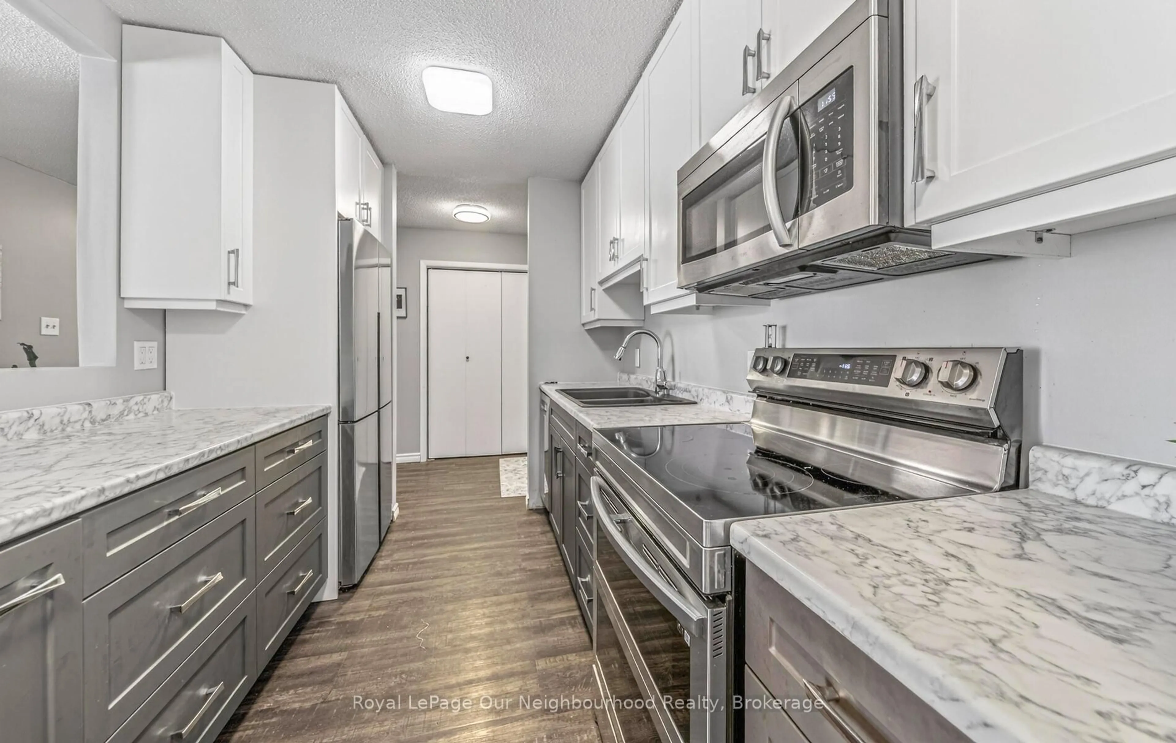 Standard kitchen, unknown for 133 Ontario St #208, Cobourg Ontario K9A 3B4