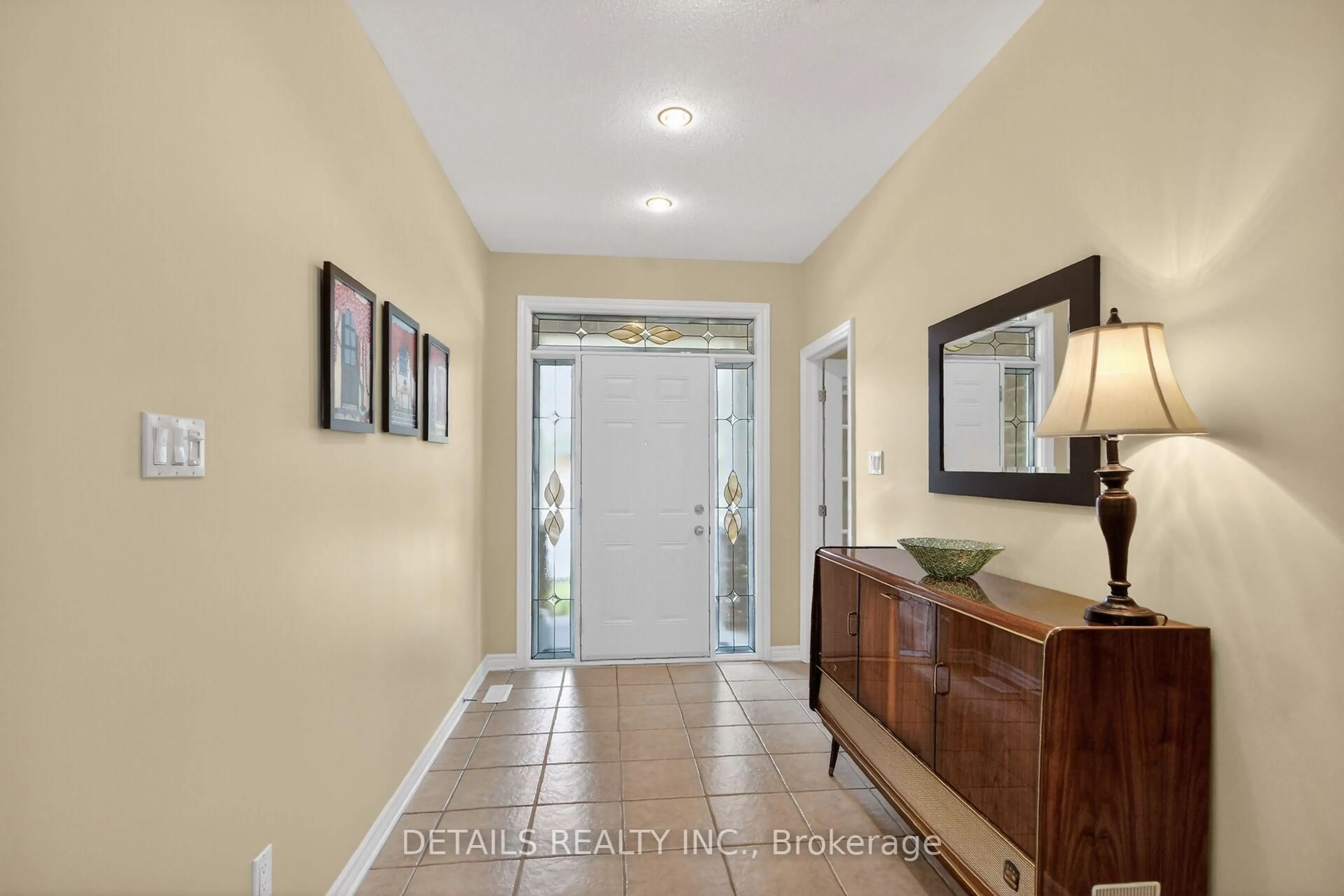 Indoor entryway for 223 Flodden Way, Ottawa Ontario K2G 7E1