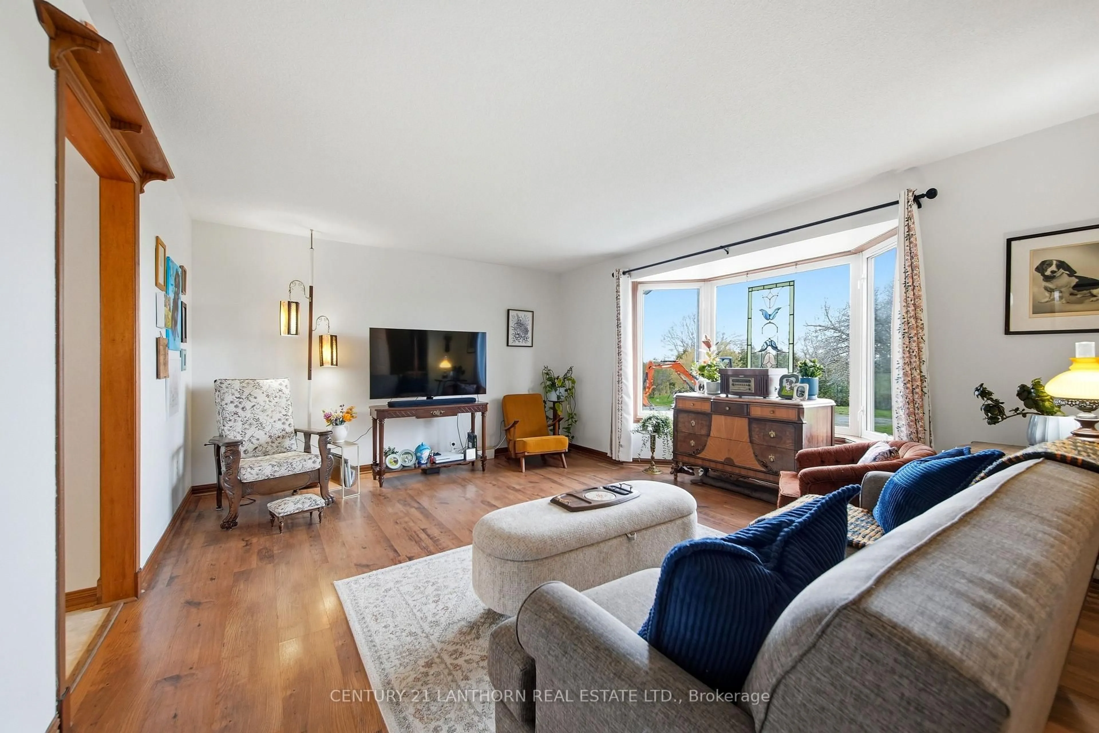 Living room with furniture, unknown for 1337 Hamilton Rd, Trenton Ontario K8V 5P8