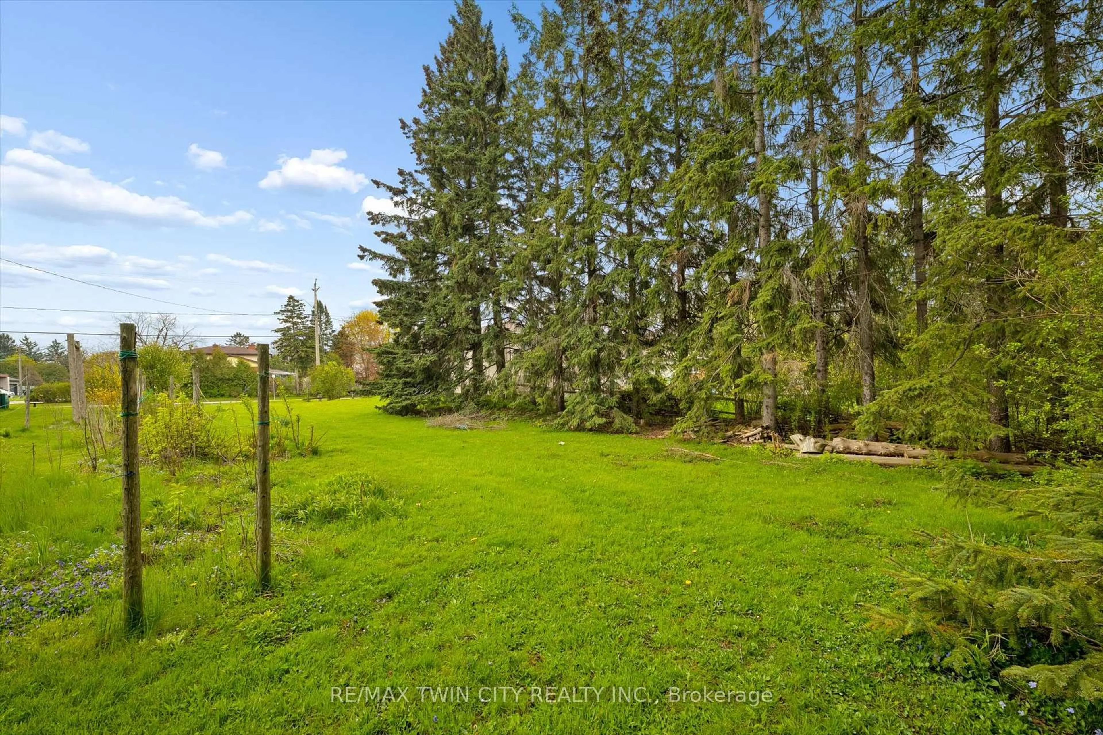 A pic from outside/outdoor area/front of a property/back of a property/a pic from drone, forest/trees view for 142 Carson Dr, Kitchener Ontario N2B 2Z2