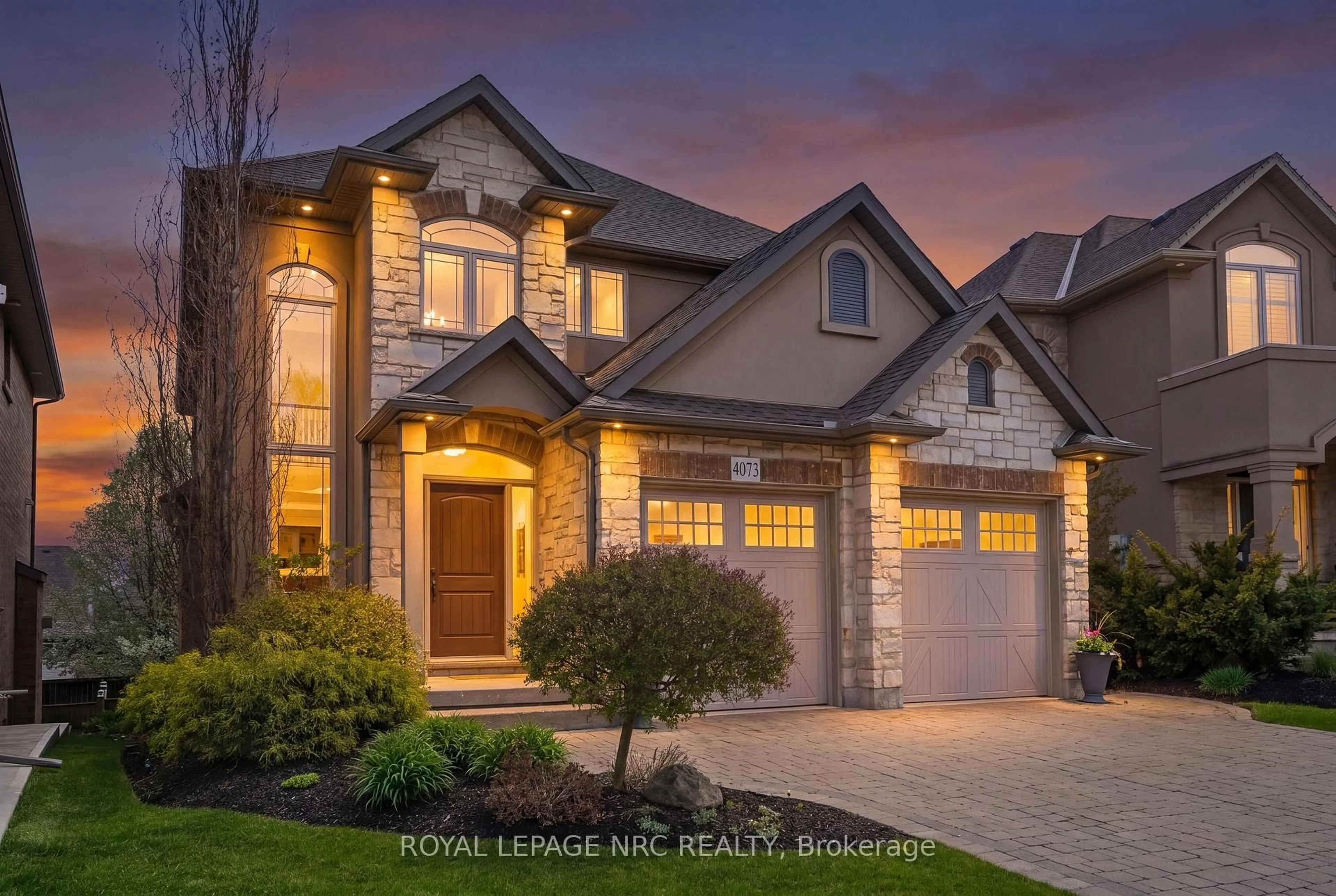 Home with brick exterior material, street for 4073 Highland Park Dr, Lincoln Ontario L0R 1B7