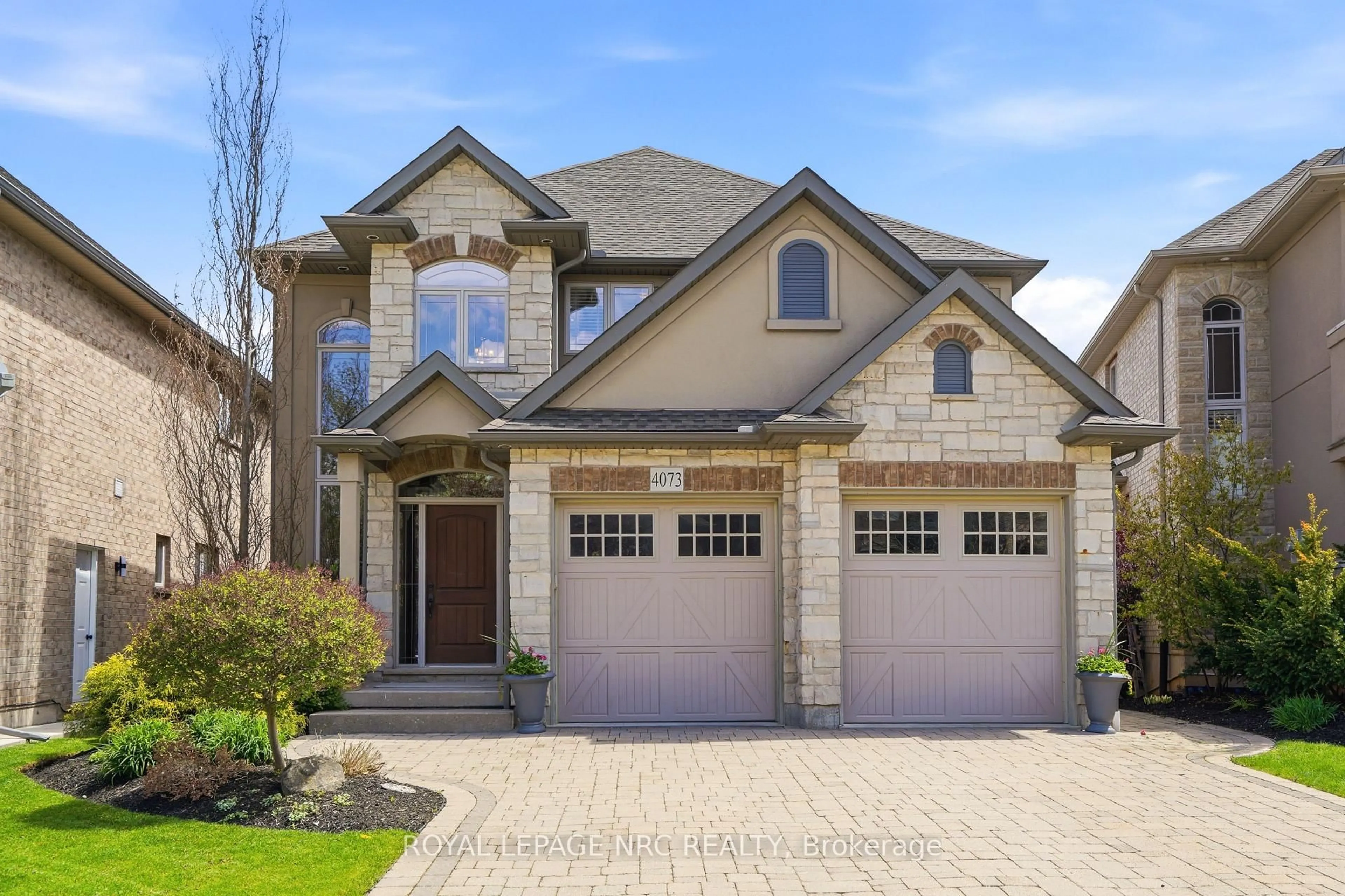 Home with brick exterior material, street for 4073 Highland Park Dr, Lincoln Ontario L0R 1B7