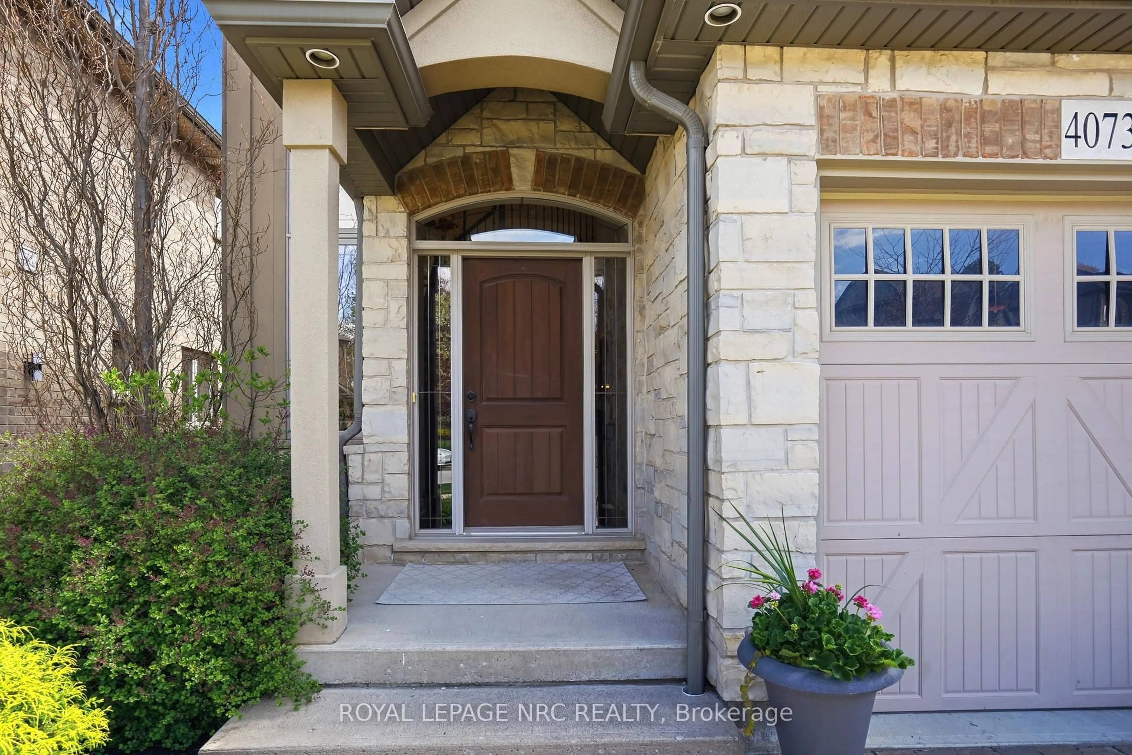Indoor entryway for 4073 Highland Park Dr, Lincoln Ontario L0R 1B7