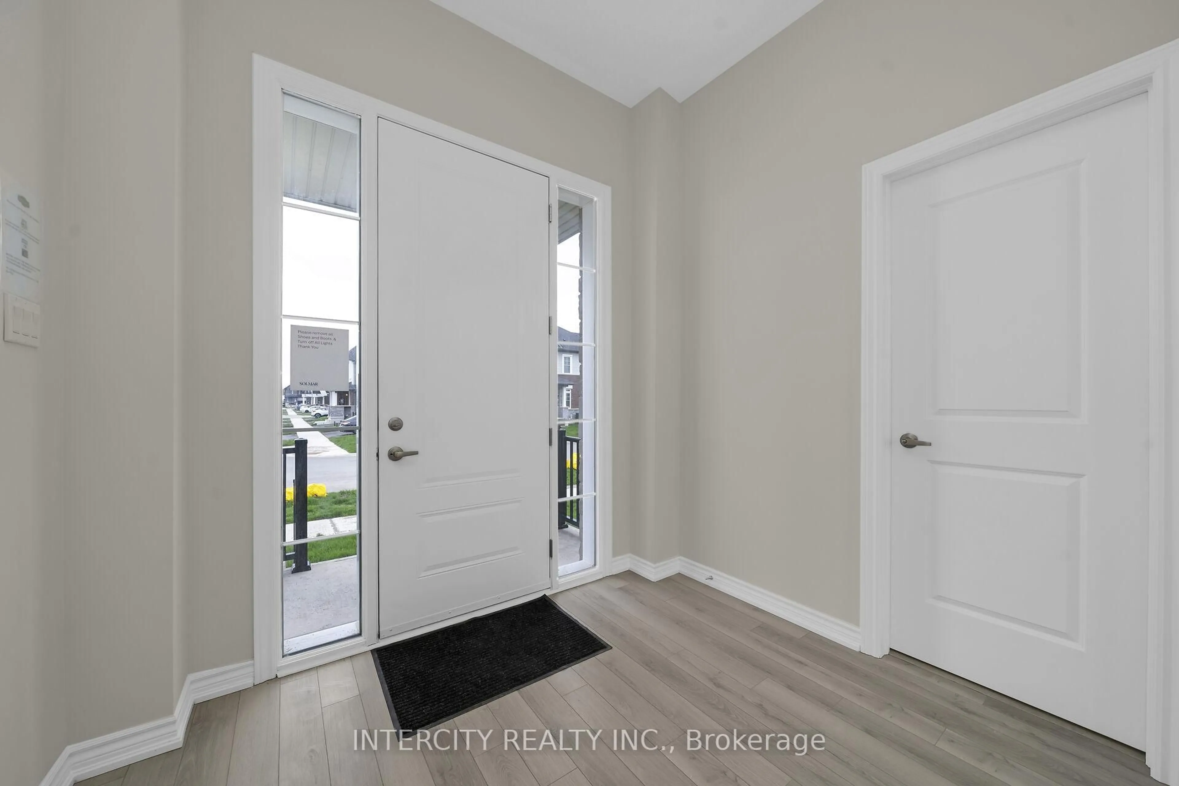 Indoor entryway for 74 Molozzi St, Erin Ontario N0B 1T0