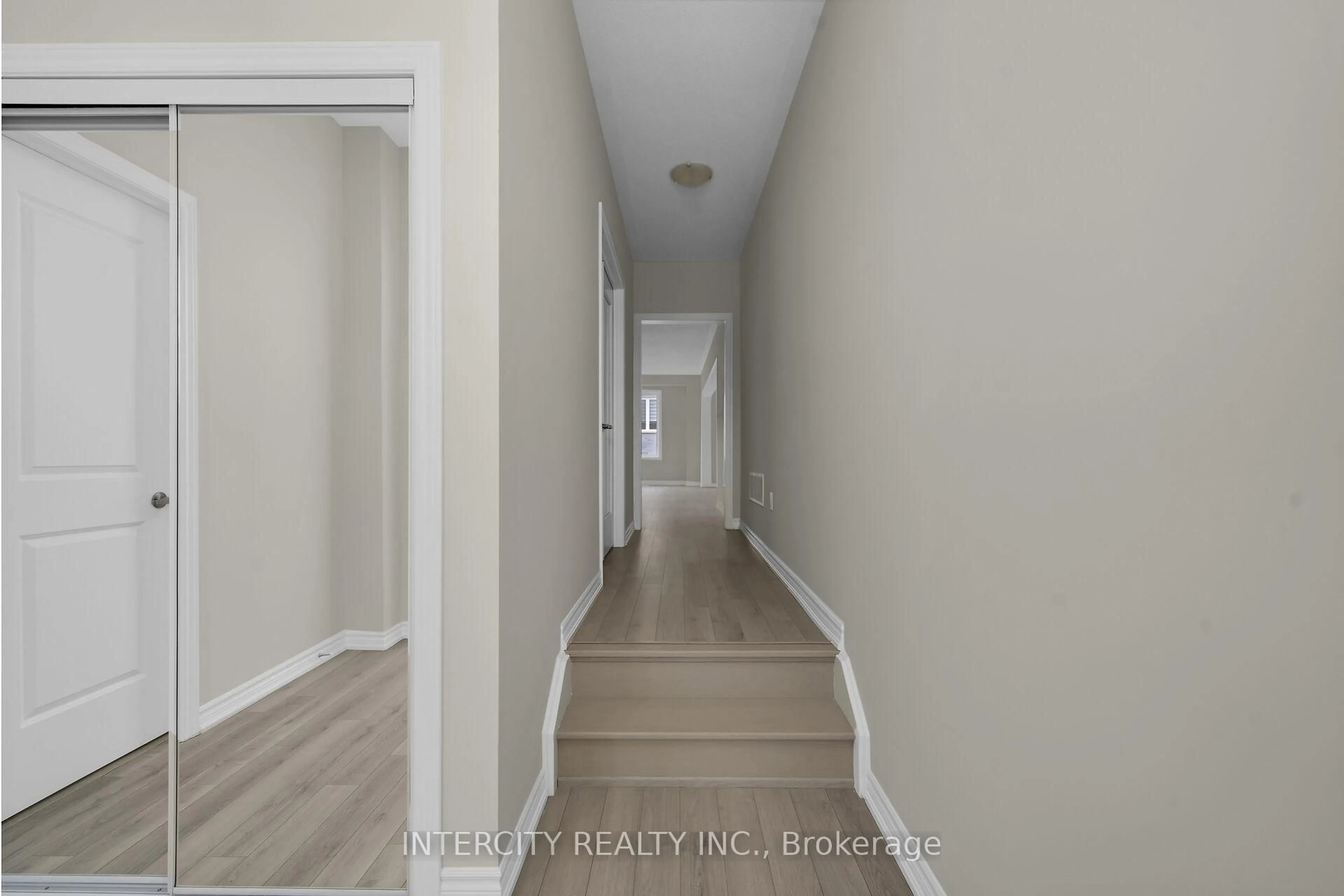 Indoor entryway for 74 Molozzi St, Erin Ontario N0B 1T0