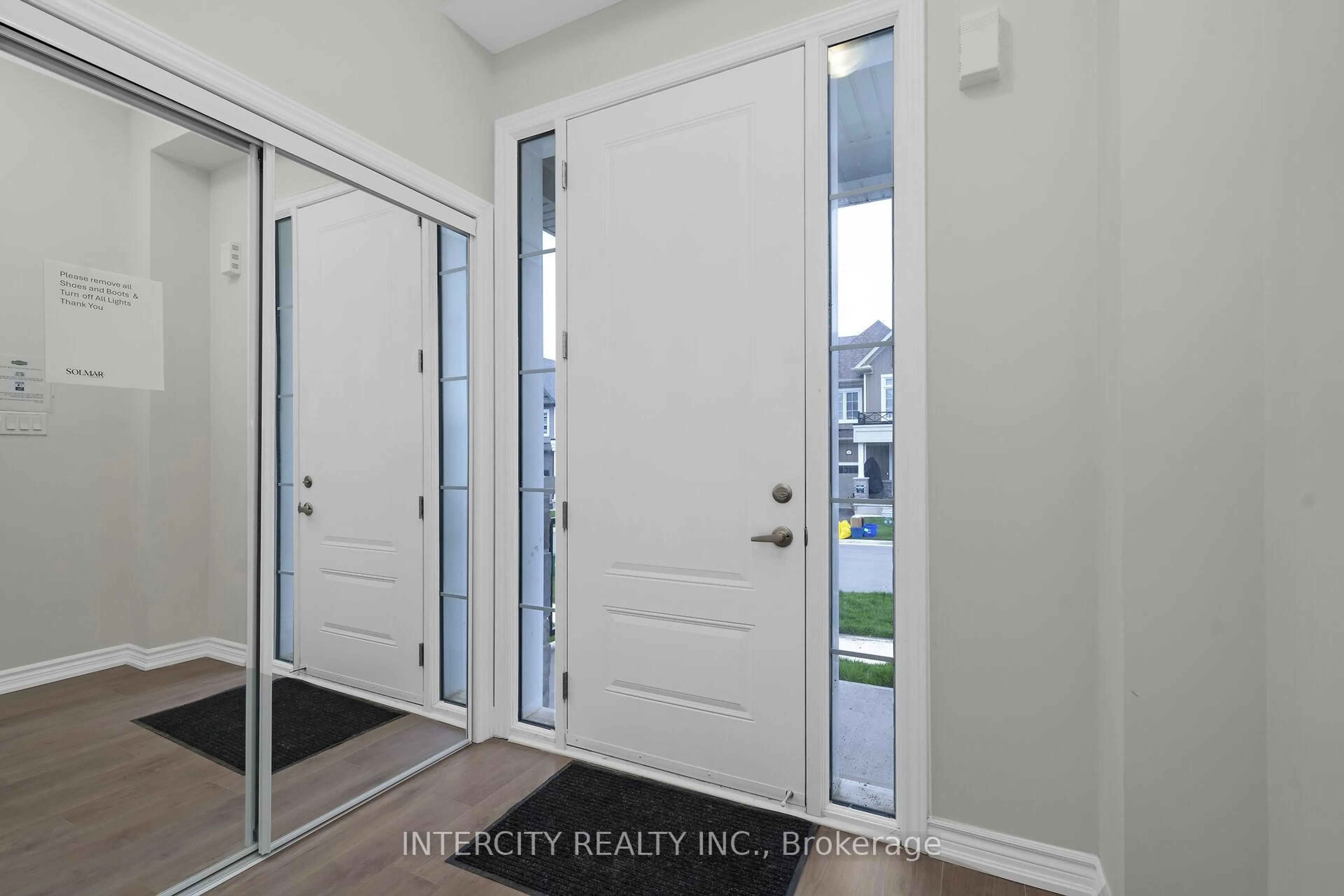Indoor entryway for 130 Molozzi St, Erin Ontario N0B 1T0