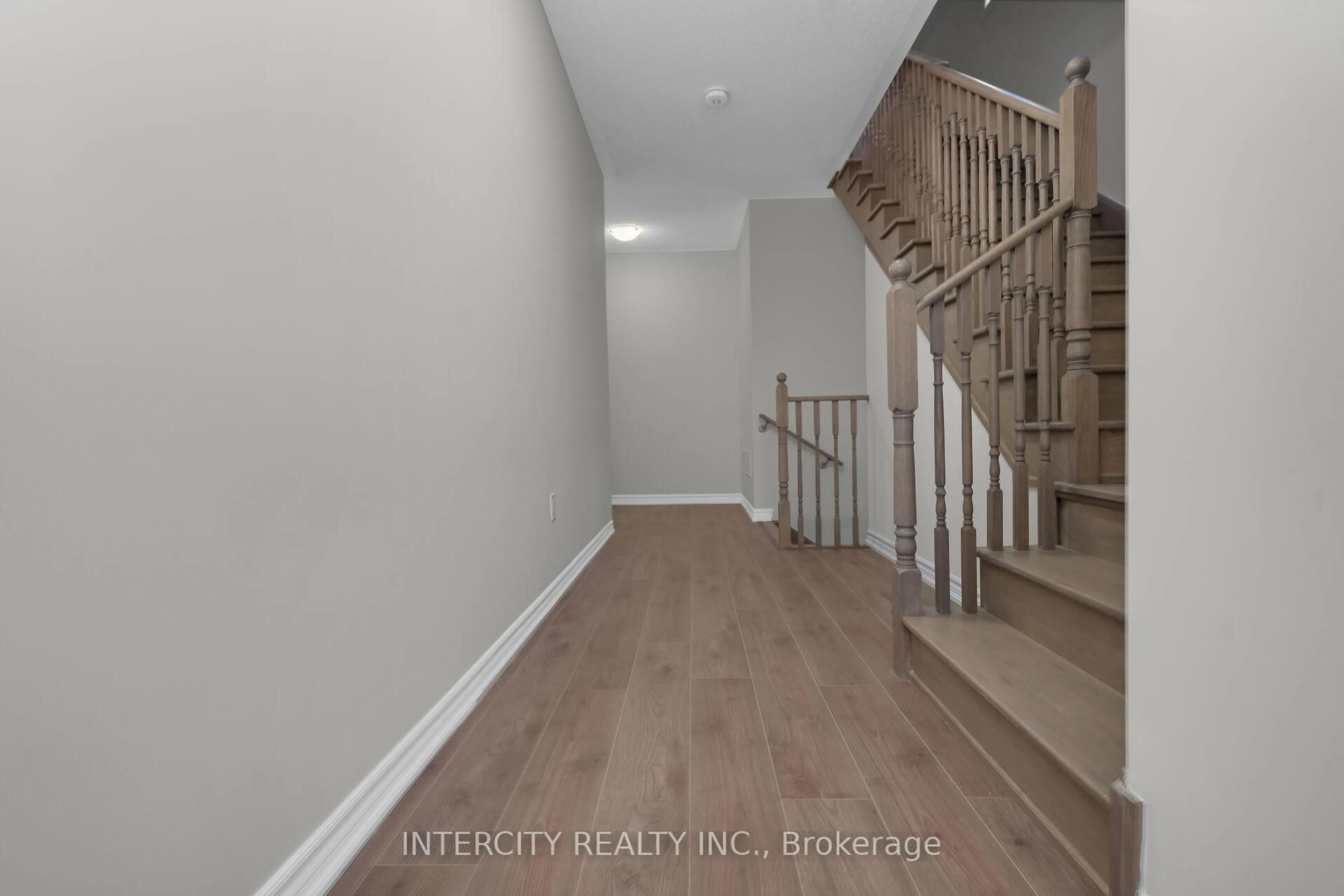 Indoor entryway for 130 Molozzi St, Erin Ontario N0B 1T0