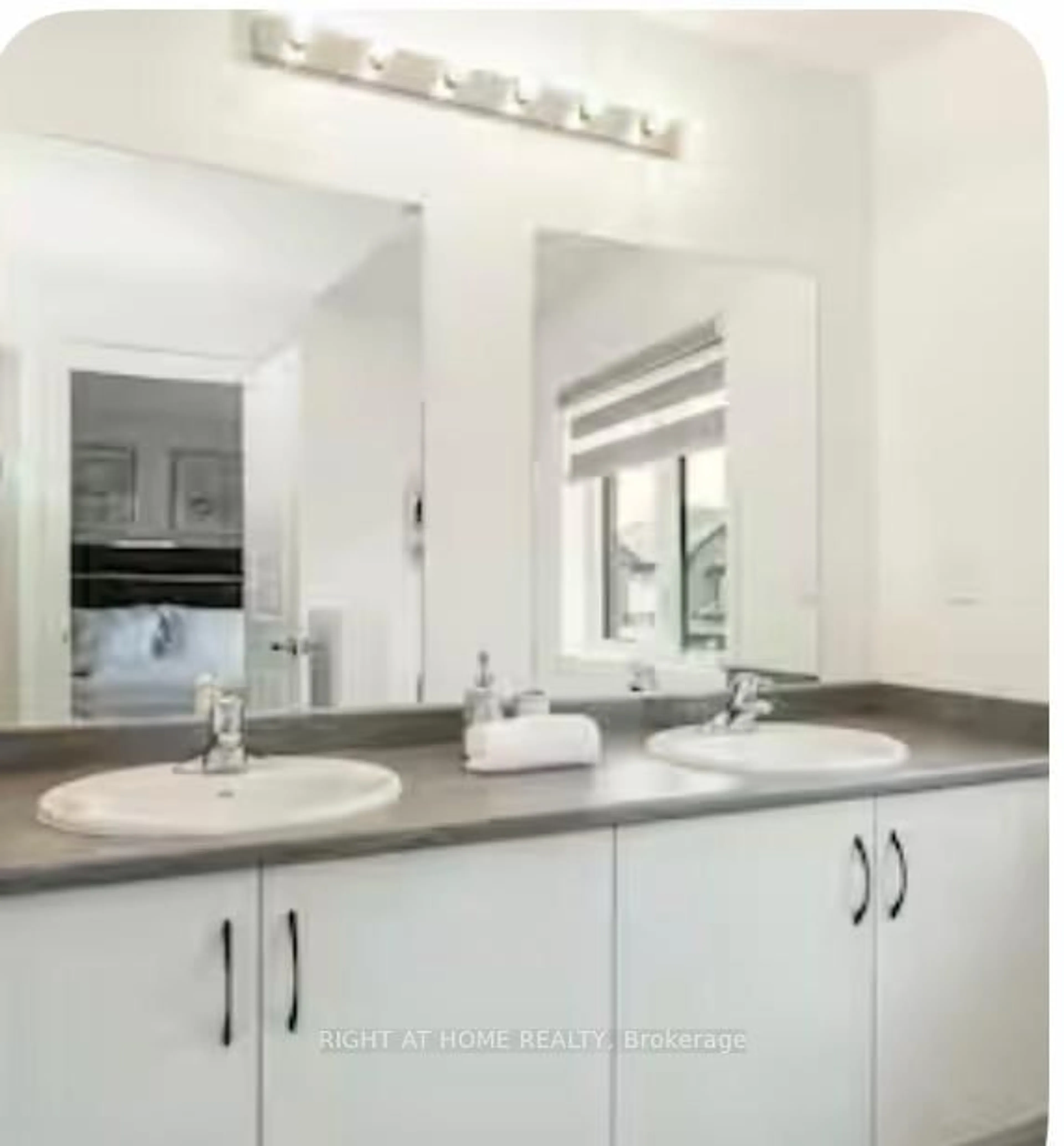 Contemporary bathroom, ceramic/tile floor for 7356 Sandy Ridg Sandy Ridge Common #11, Niagara Falls Ontario L2G 3L9