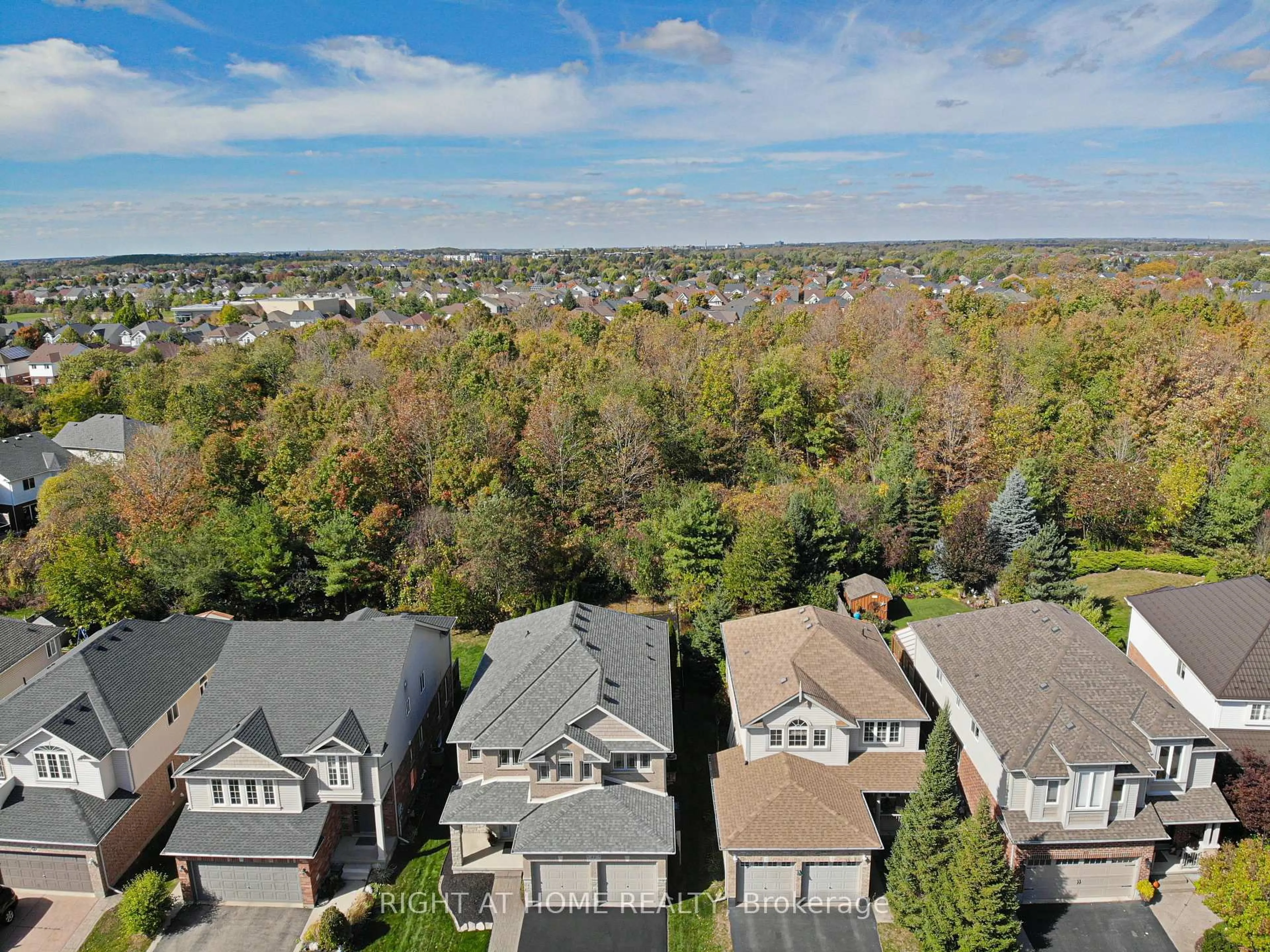 A pic from outside/outdoor area/front of a property/back of a property/a pic from drone, unknown for 46 McArthur Dr, Guelph Ontario N1L 1S2