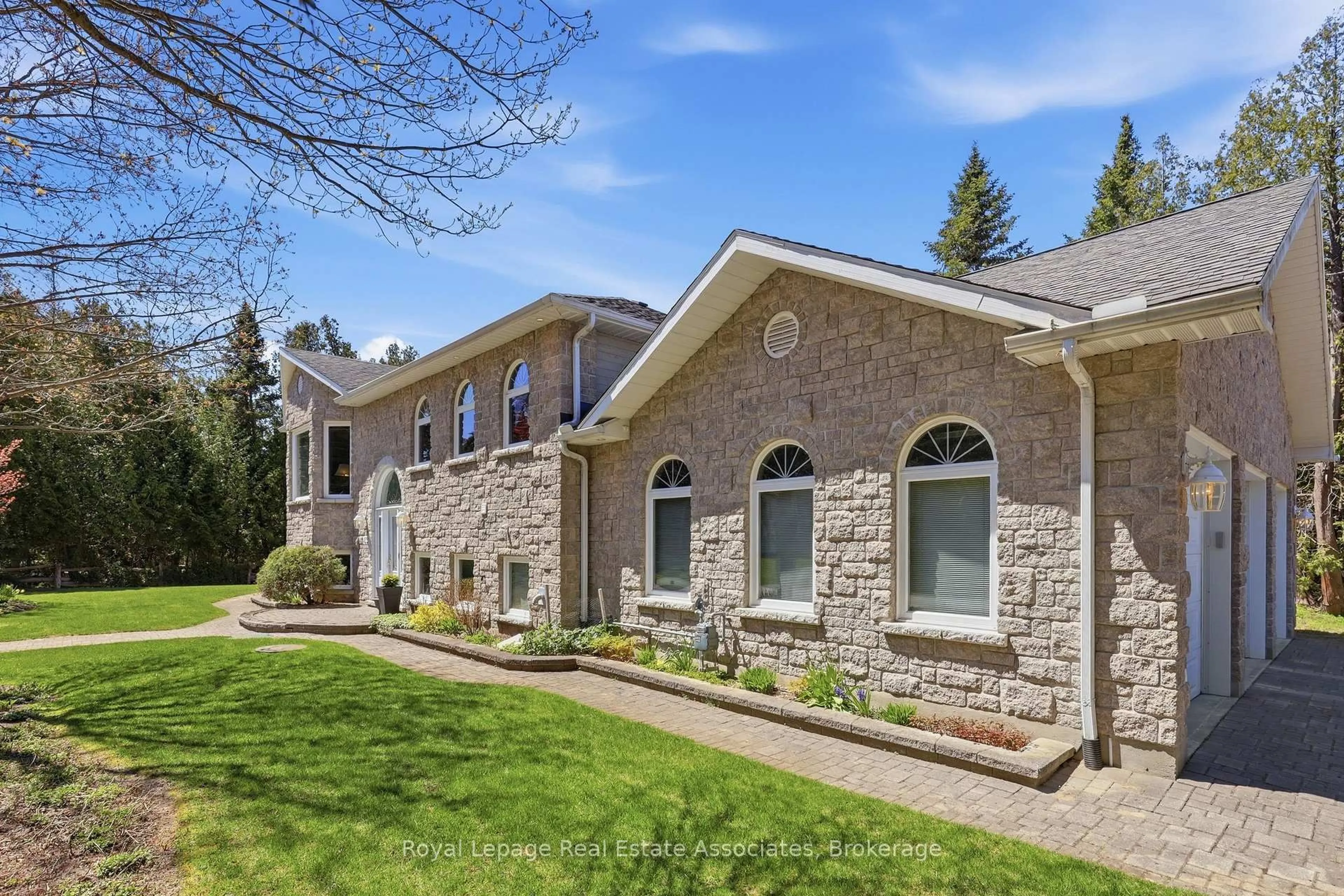 Home with brick exterior material, unknown for 422 Third Ave, South Bruce Peninsula Ontario N0H 2G0