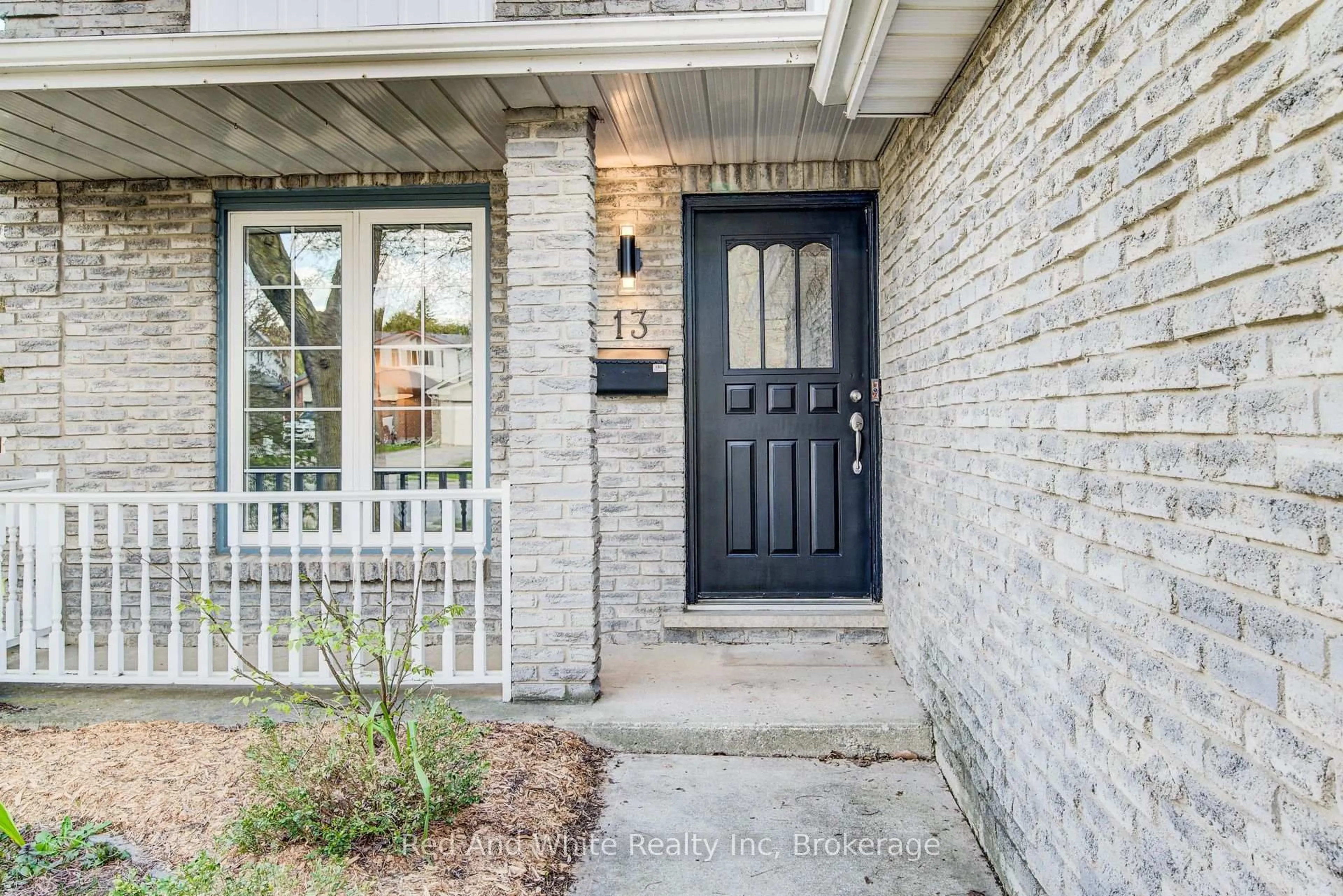 Home with brick exterior material, street for 13 Gateview Dr, Waterloo Ontario N2T 1A3
