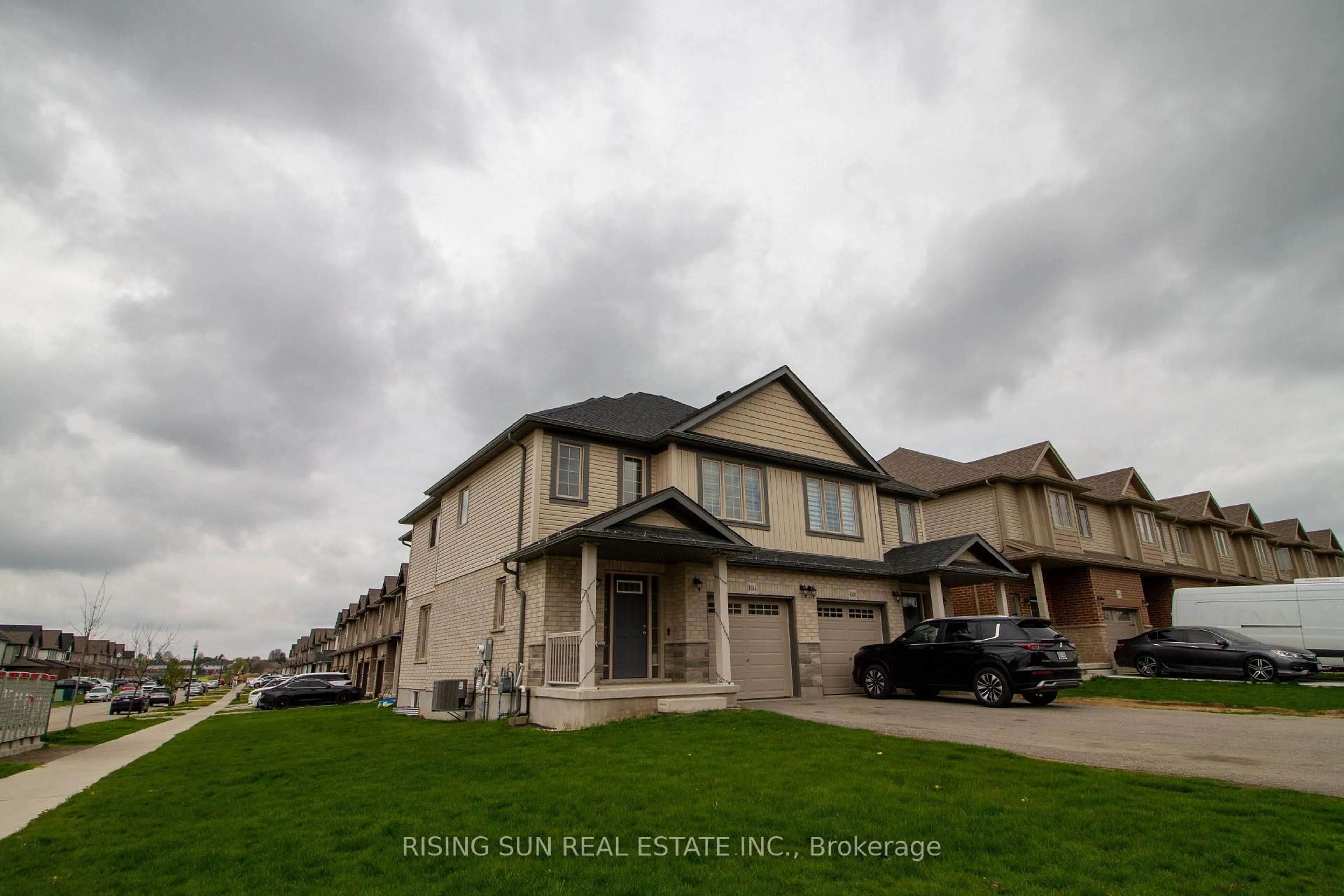 A pic from outside/outdoor area/front of a property/back of a property/a pic from drone, street for 1624 Dunkirk Ave, Woodstock Ontario N4T 0L7