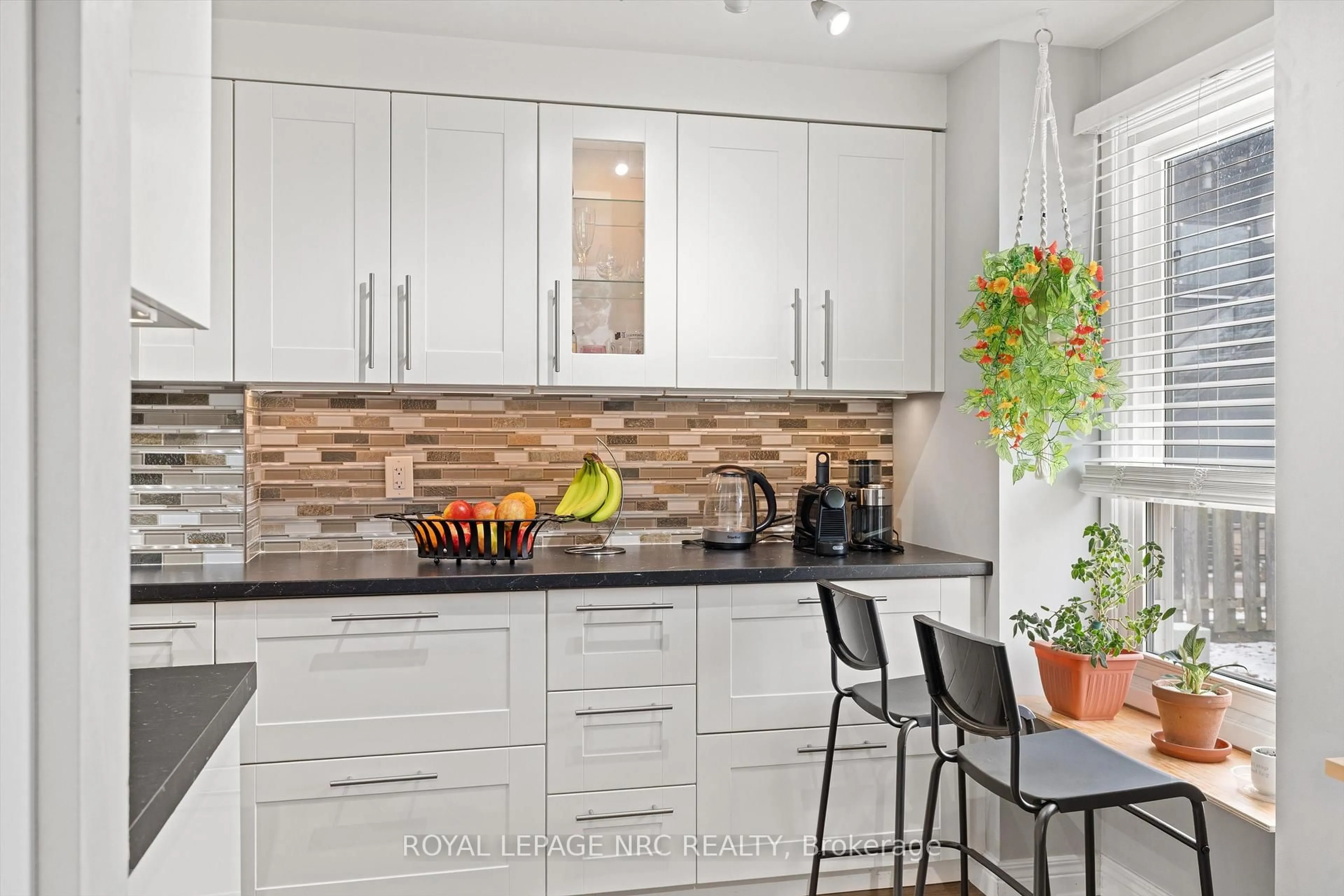 Contemporary kitchen, ceramic/tile floor for 242 Lakeport Rd #18, St. Catharines Ontario L2N 6V2