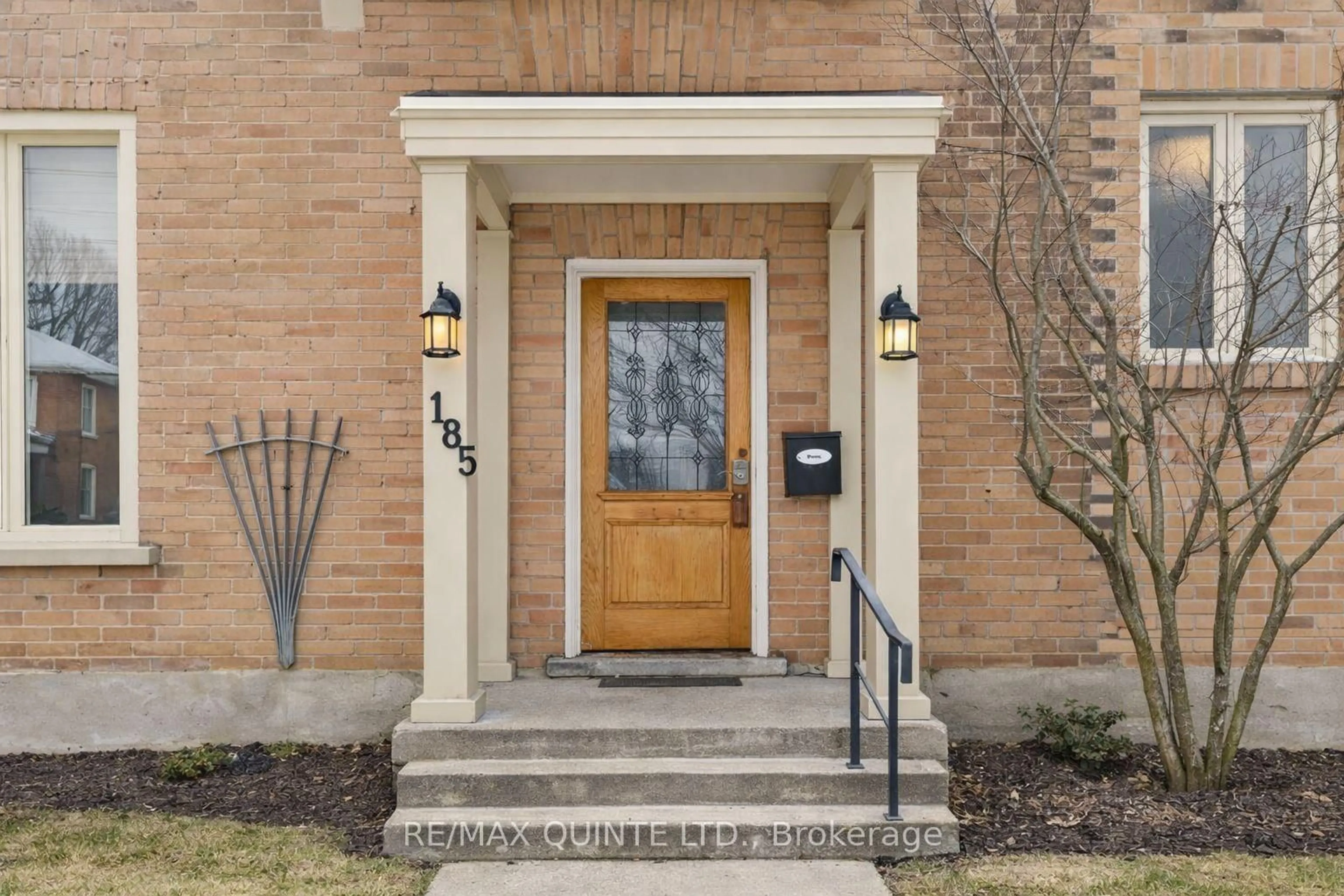 Indoor entryway for 185 Foster Ave, Belleville Ontario K8N 3P8
