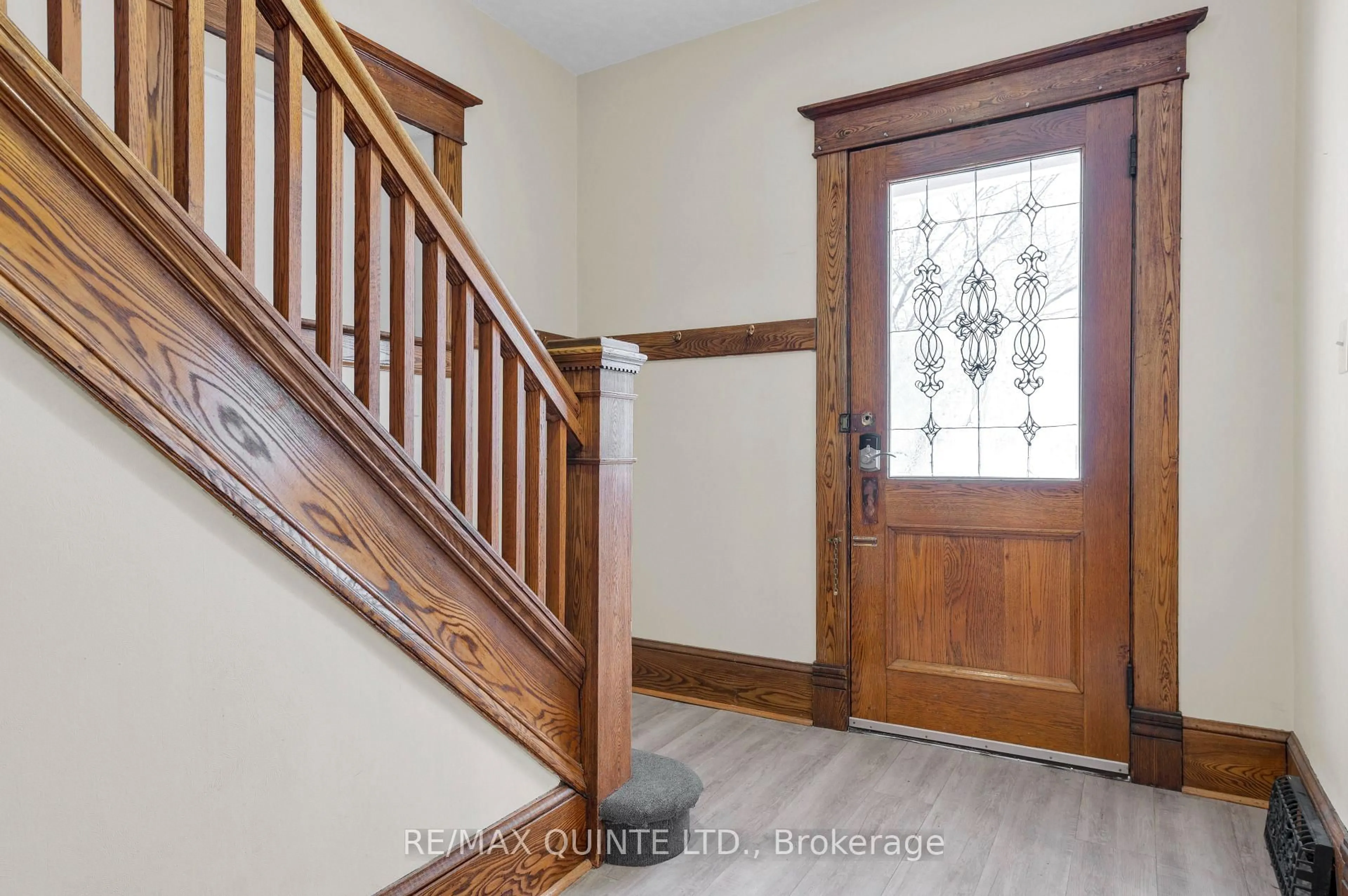 Indoor entryway for 185 Foster Ave, Belleville Ontario K8N 3P8