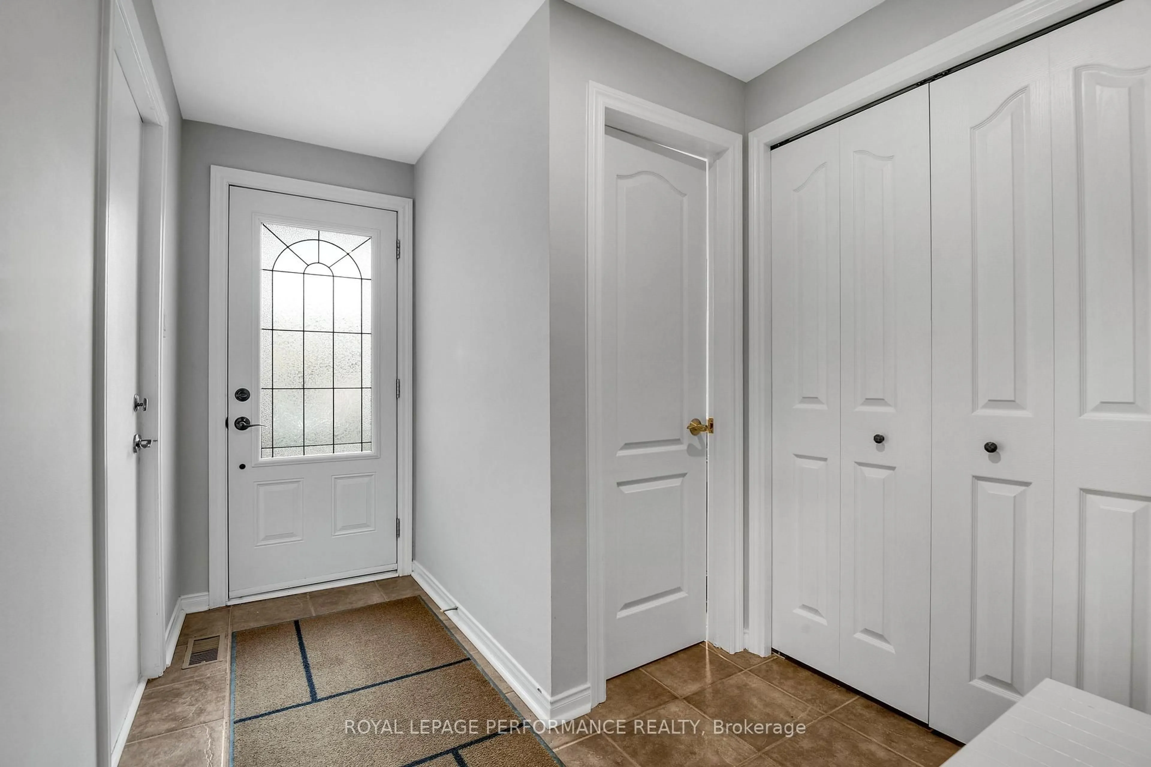 Indoor entryway for 13 Shadetree Cres, Ottawa Ontario K2E 7R3