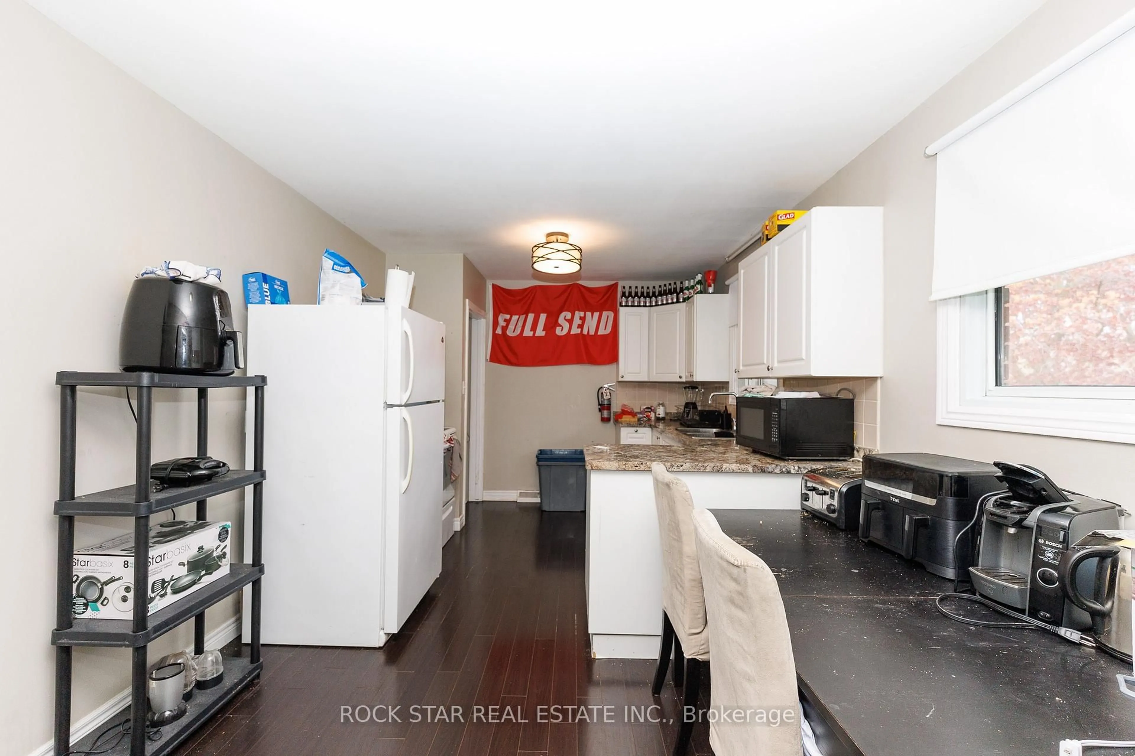 Standard kitchen, unknown for 25 Warkdale Dr, St. Catharines Ontario L2T 2V8