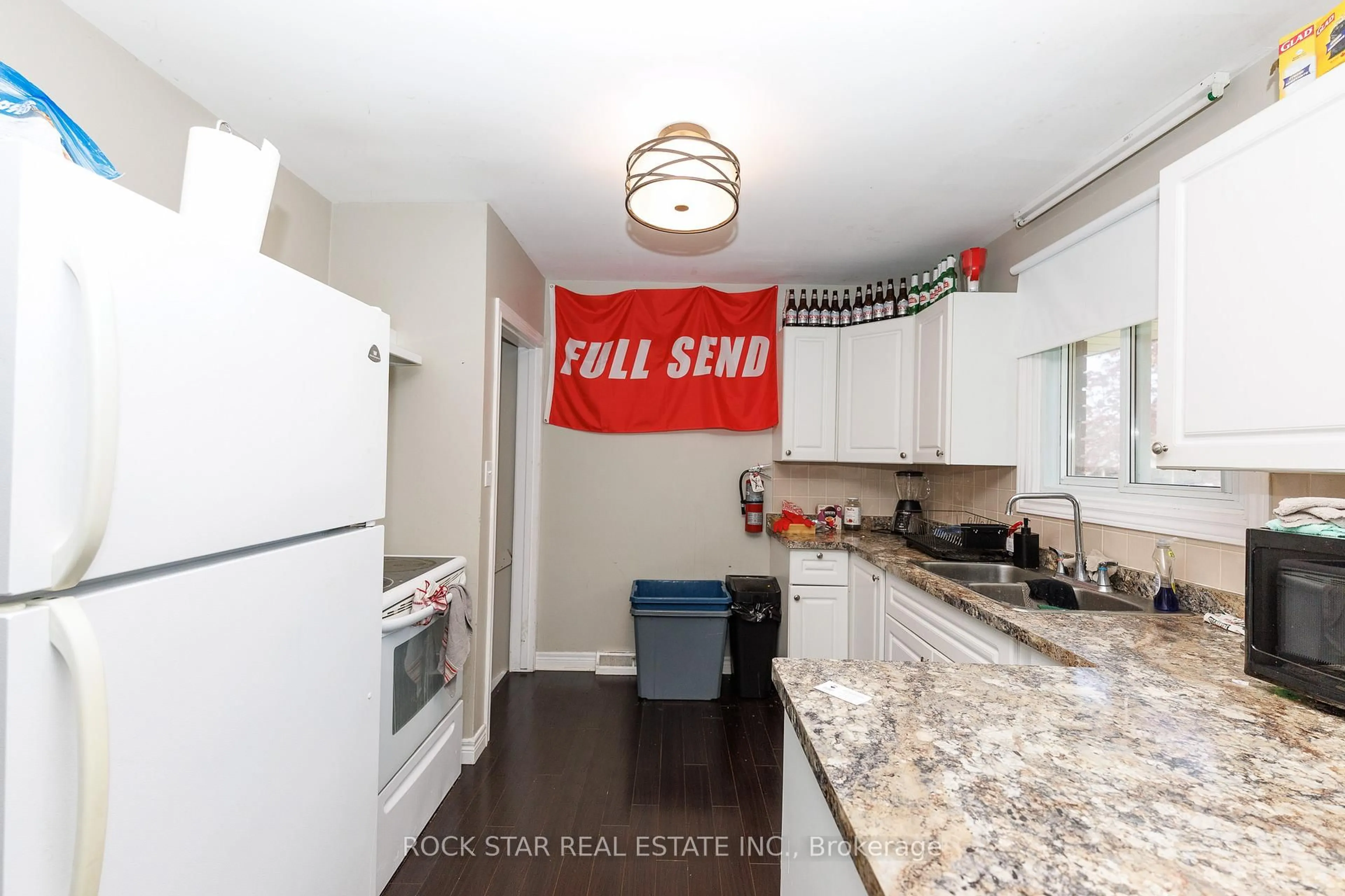 Standard kitchen, unknown for 25 Warkdale Dr, St. Catharines Ontario L2T 2V8