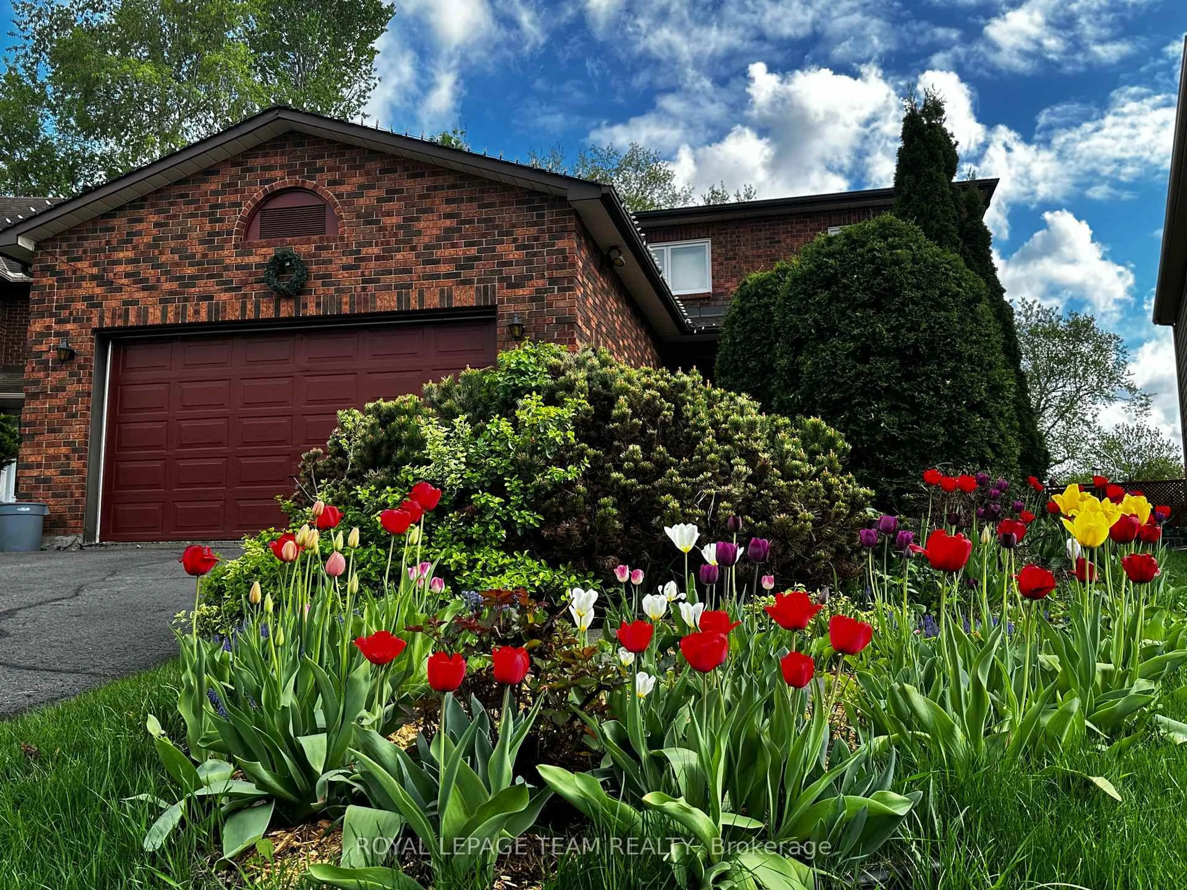Home with brick exterior material, street for 1360 GAULTOIS Ave, Ottawa Ontario K1C 3G6