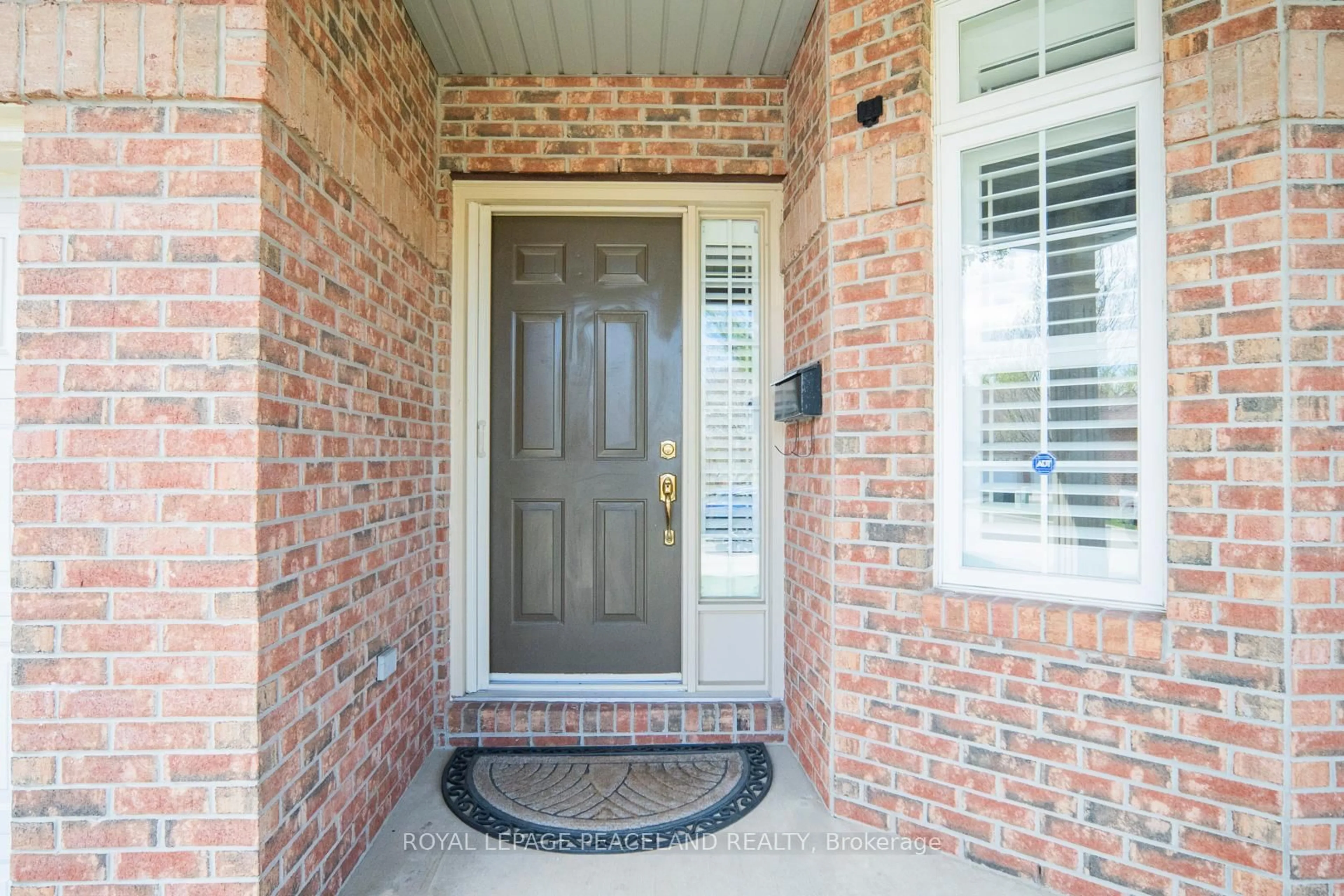 Indoor entryway for 5595 Drummond Rd #11, Niagara Falls Ontario L2G 4L2