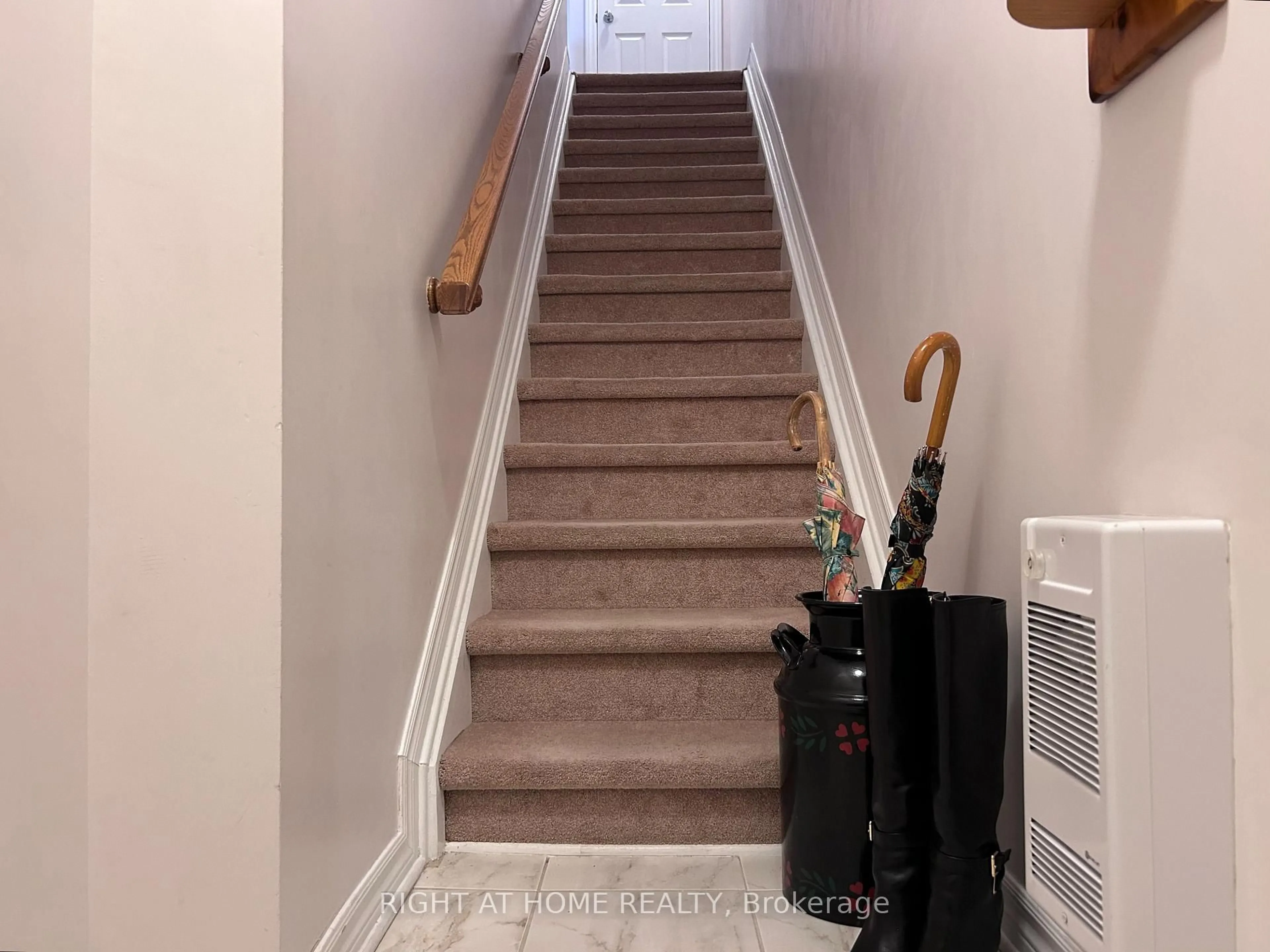 Stairs for 389B Chapman Mills Dr, Ottawa Ontario K2J 0M7