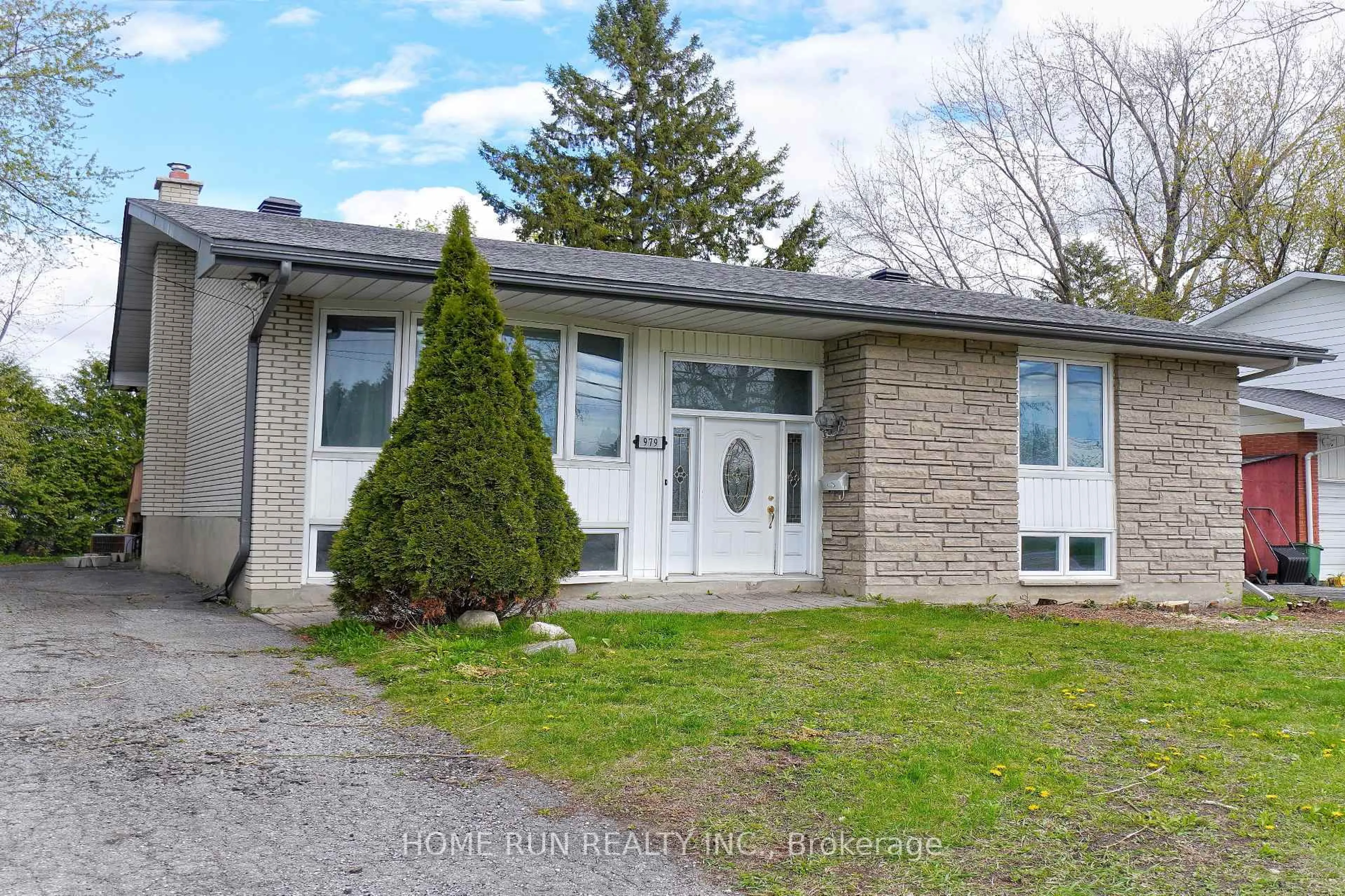 Unknown for 979 Blair Rd, Ottawa Ontario K1J 7M9