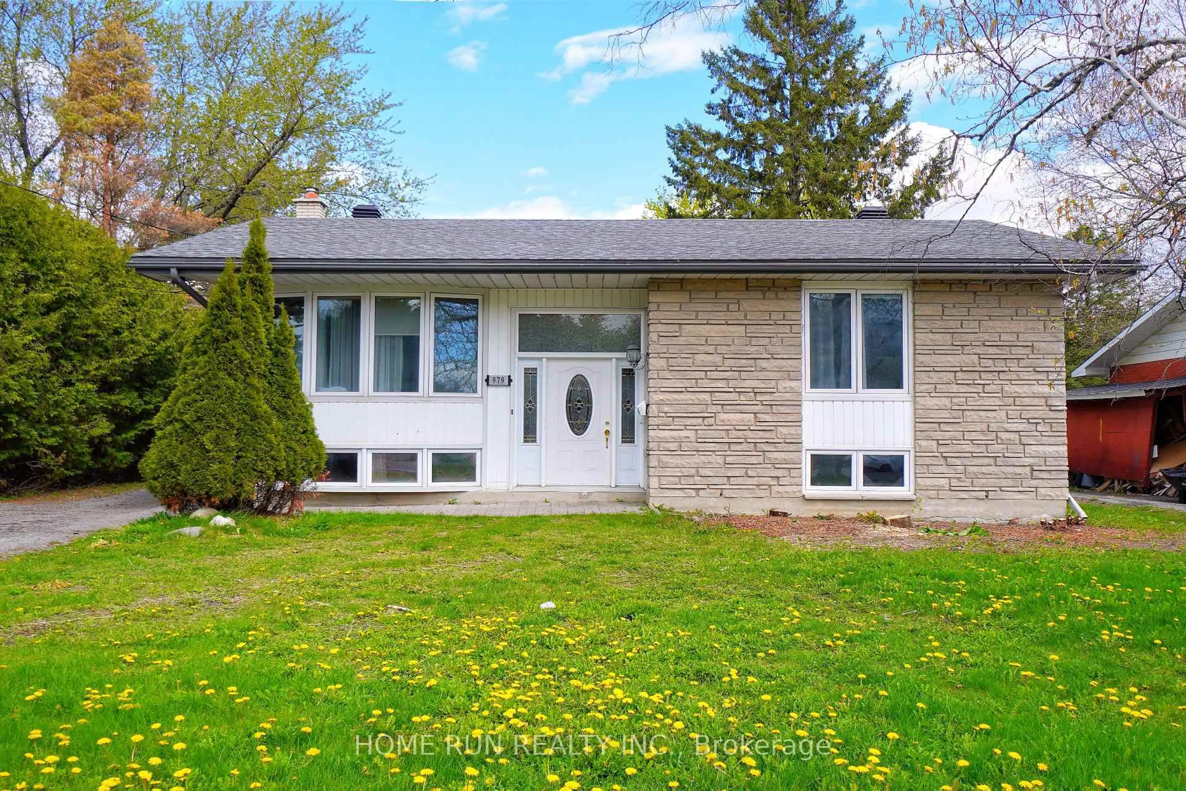 Home with vinyl exterior material, street for 979 Blair Rd, Ottawa Ontario K1J 7M9