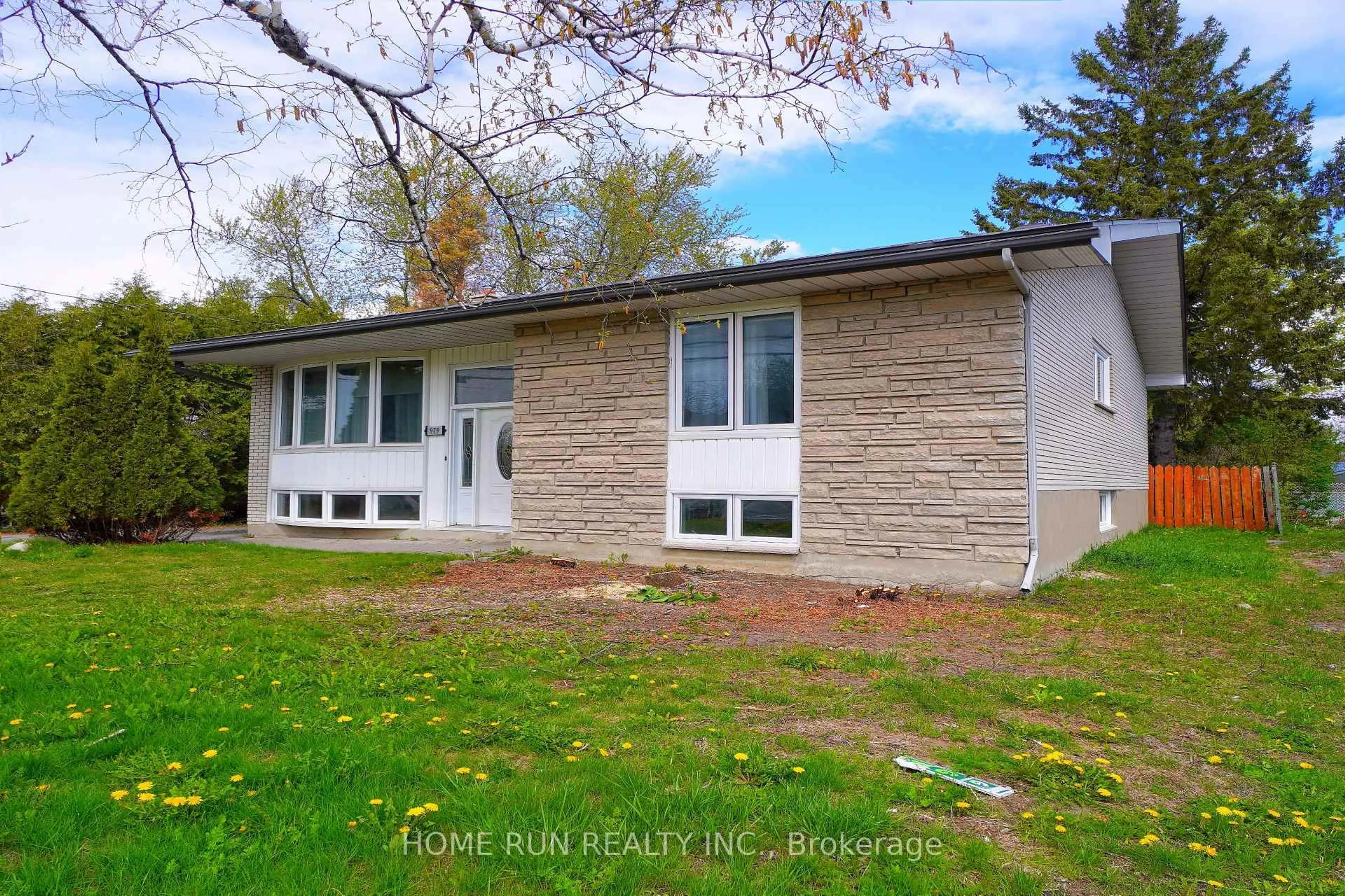 Unknown for 979 Blair Rd, Ottawa Ontario K1J 7M9