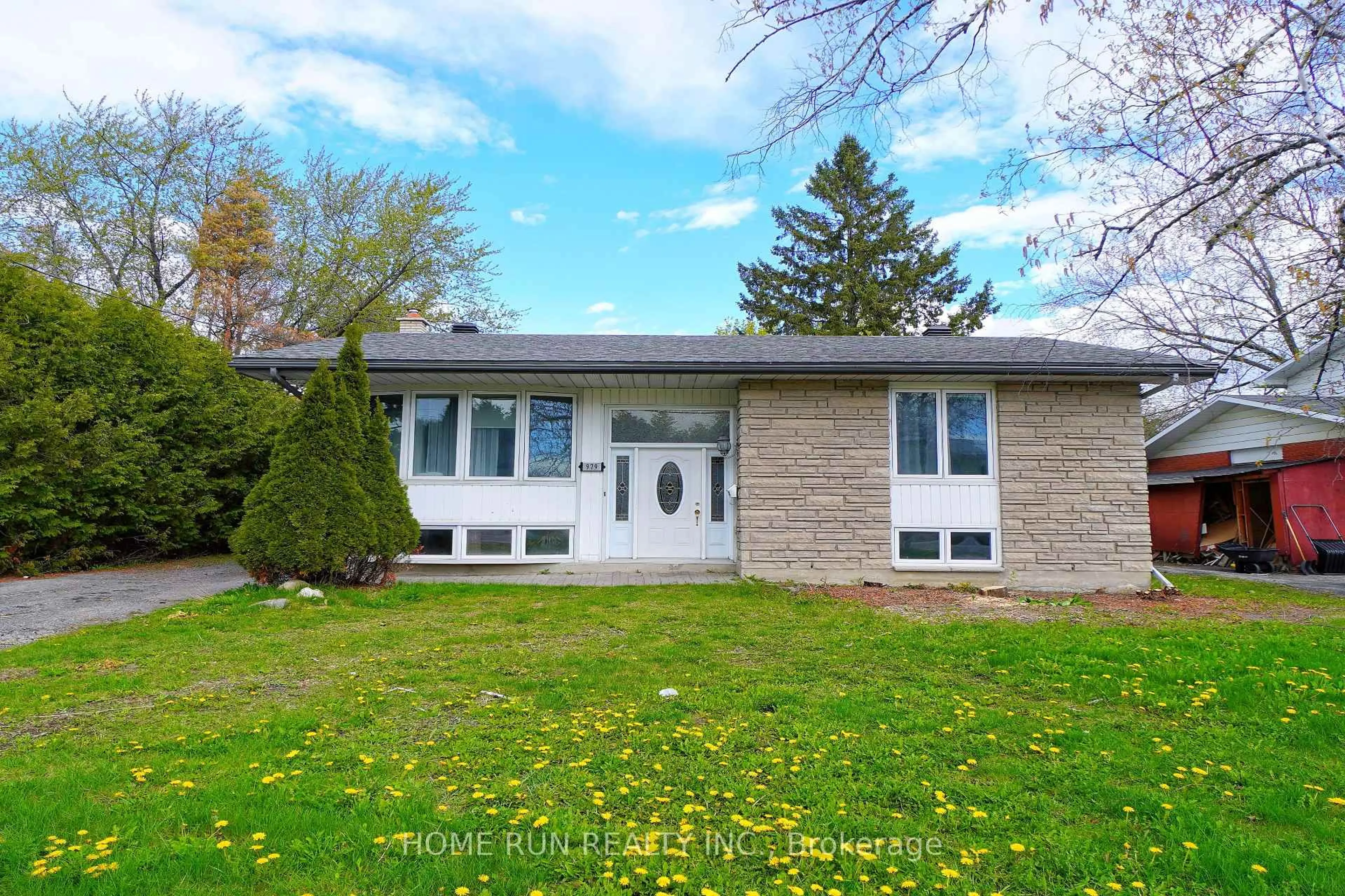 Unknown for 979 Blair Rd, Ottawa Ontario K1J 7M9