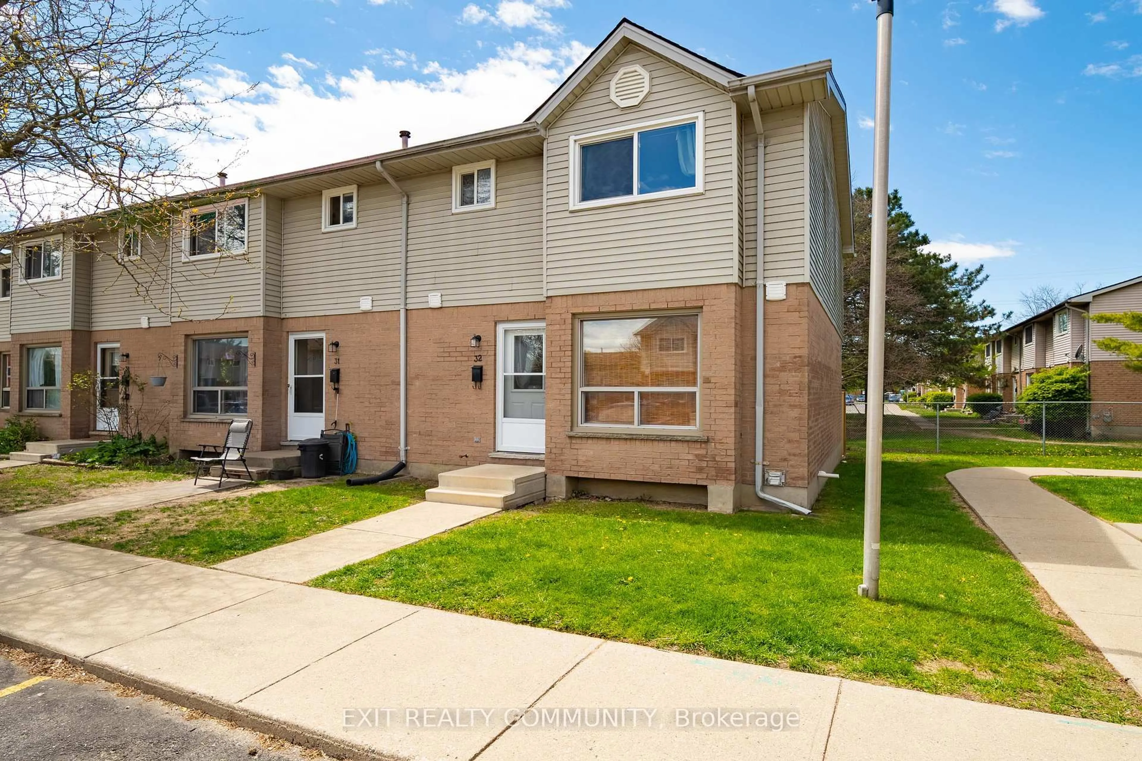 Home with vinyl exterior material, street for 595 Third St #32, London East Ontario N5V 4A1