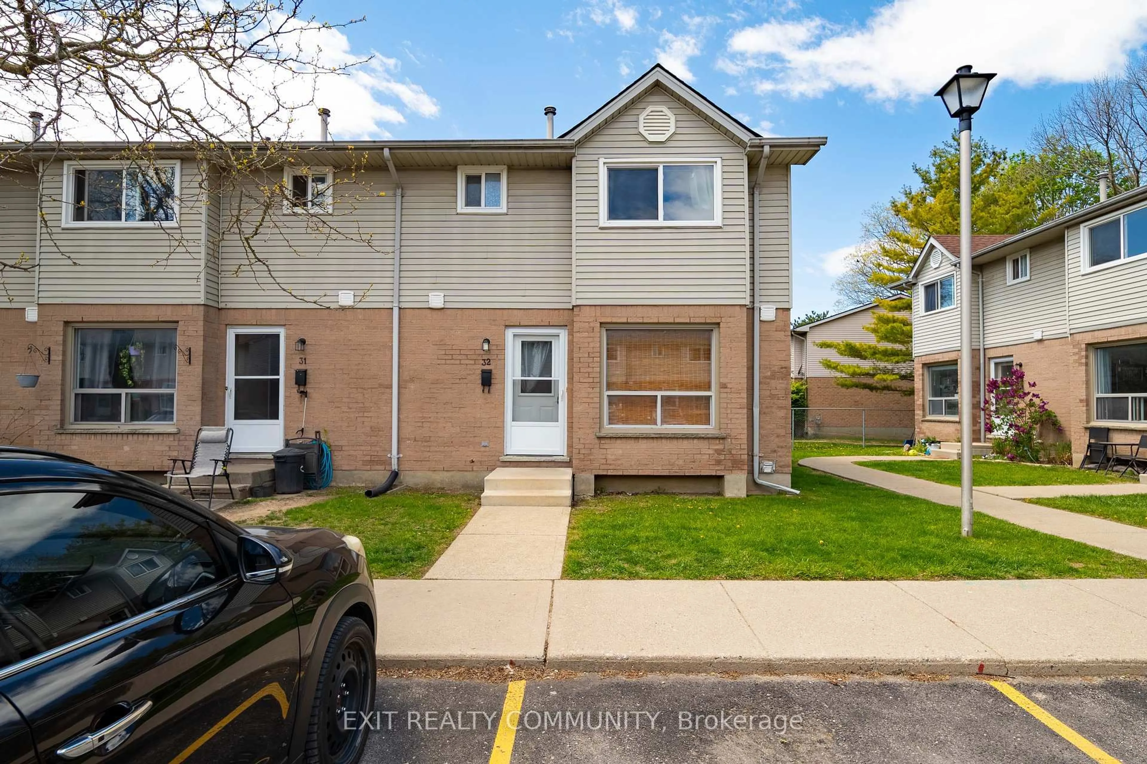 Unknown for 595 Third St #32, London East Ontario N5V 4A1